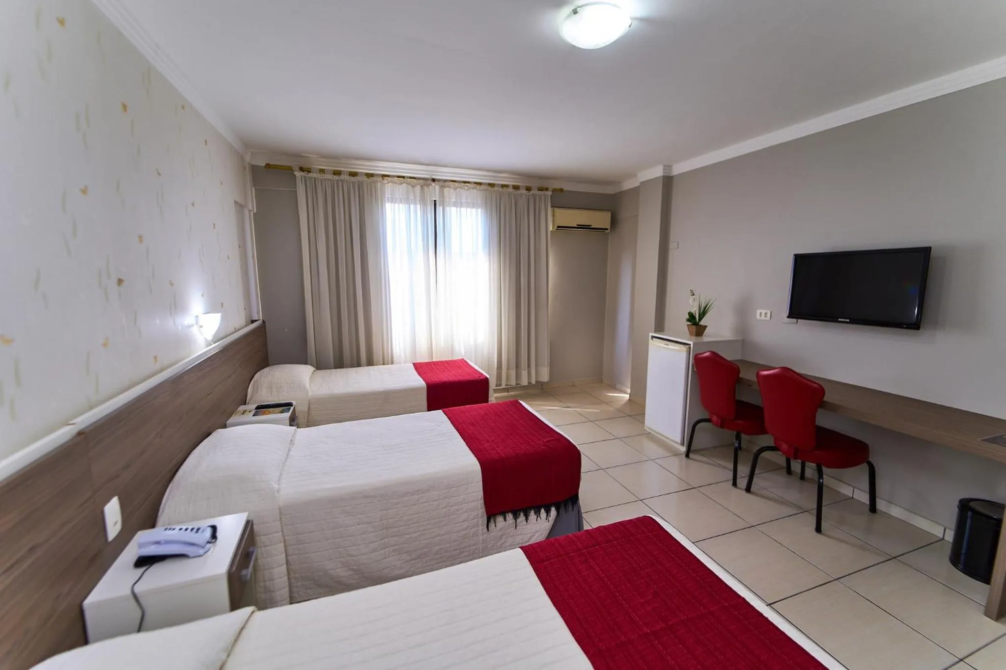 Bedroom, Bed in Foz Plaza Hotel