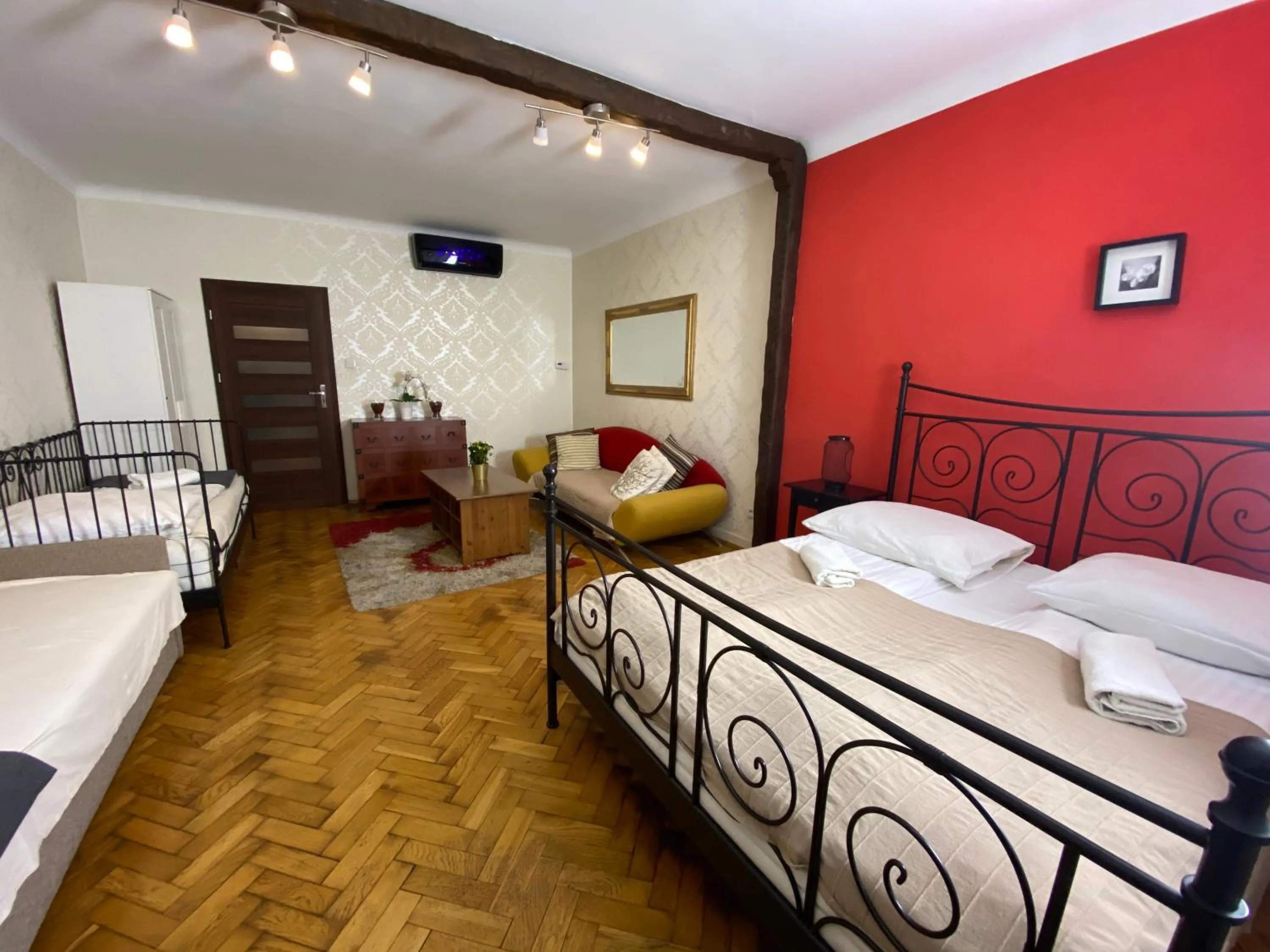 Bed in P&J Apartments Floriańska