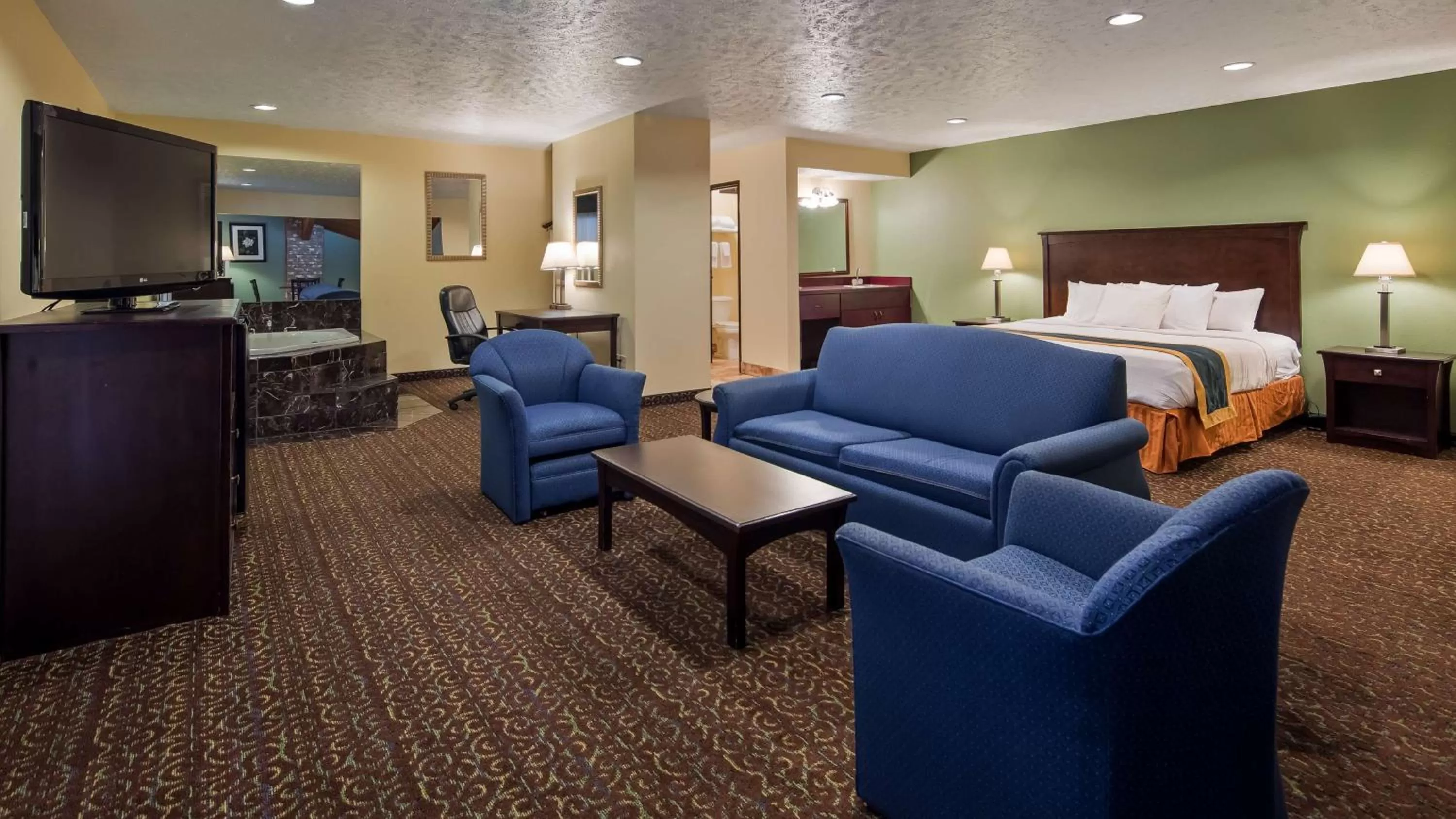 Photo of the whole room, Bed in Best Western Richland Inn Mansfield