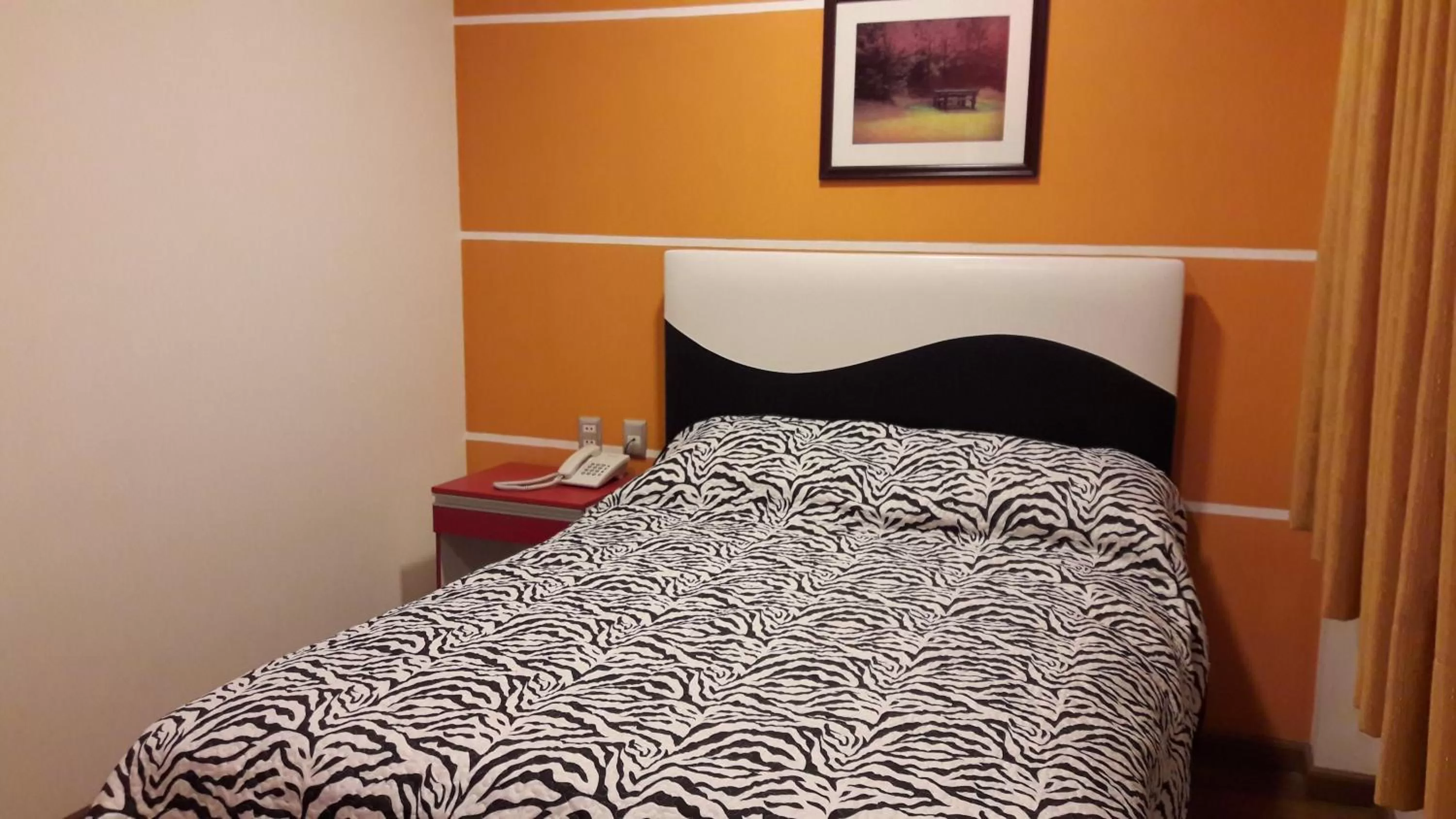 Photo of the whole room, Bed in Apart Serma Hotel