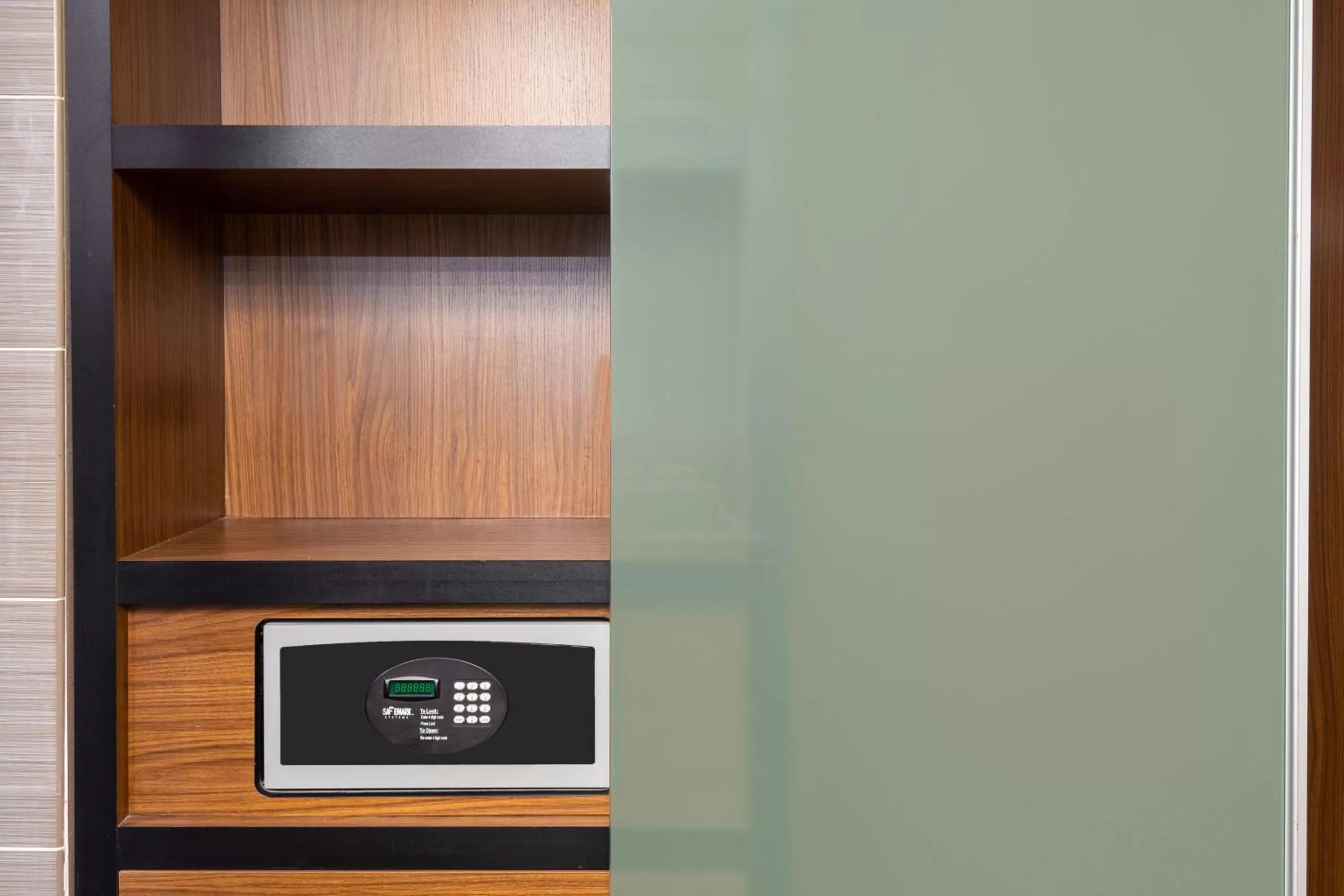 Photo of the whole room in Aloft Orlando Downtown