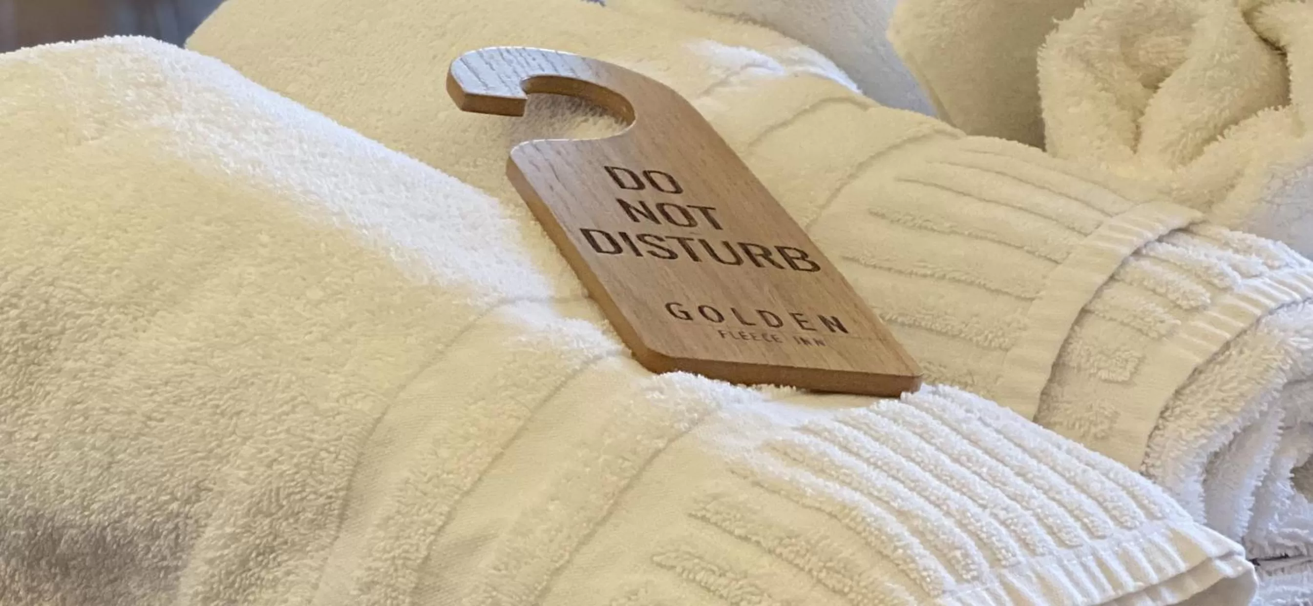 Bedroom, Bed in The Golden Fleece Inn