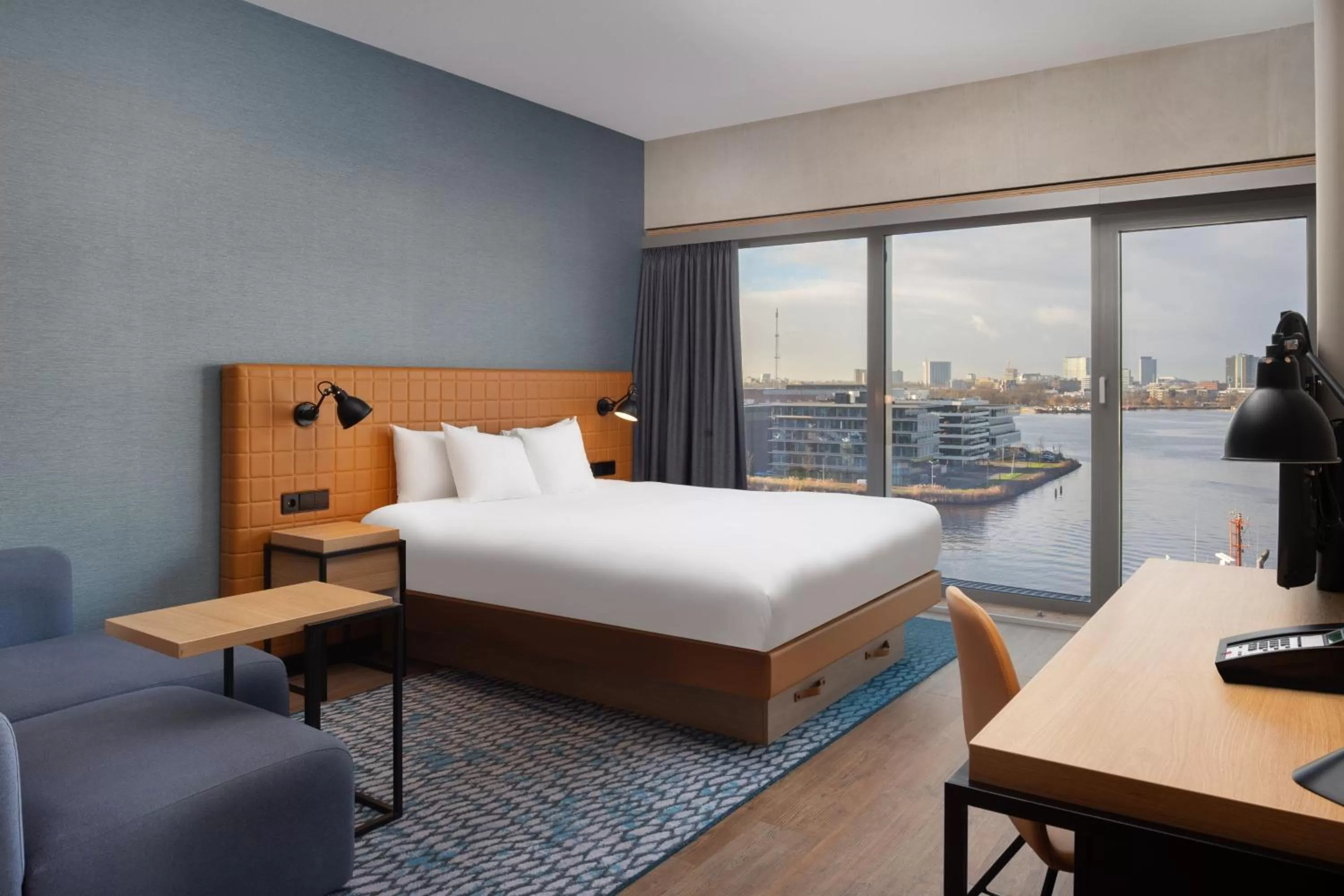 Photo of the whole room, Bed in Residence Inn by Marriott Amsterdam Houthavens