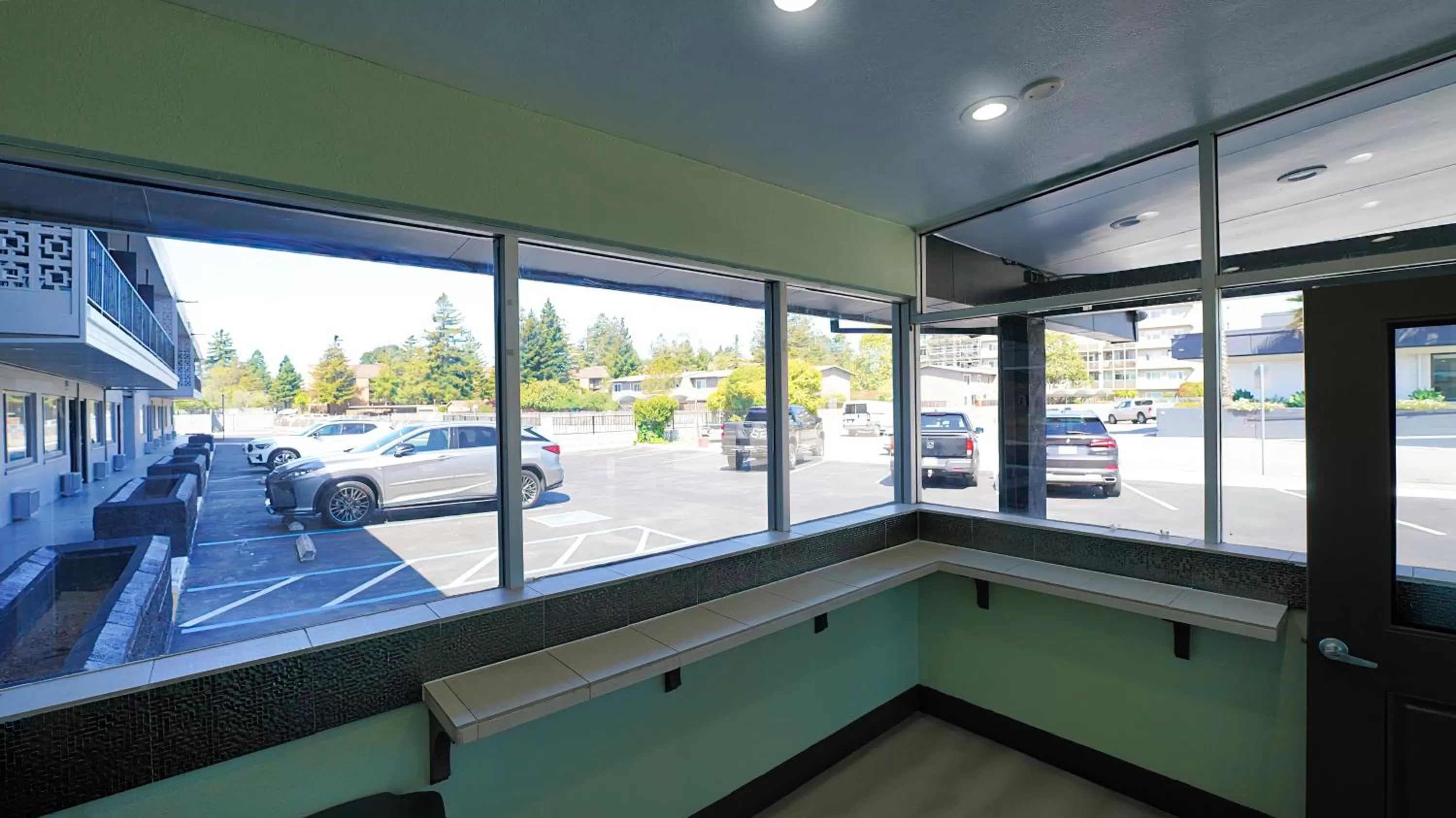 Parking in SeaSide Inn & Suites