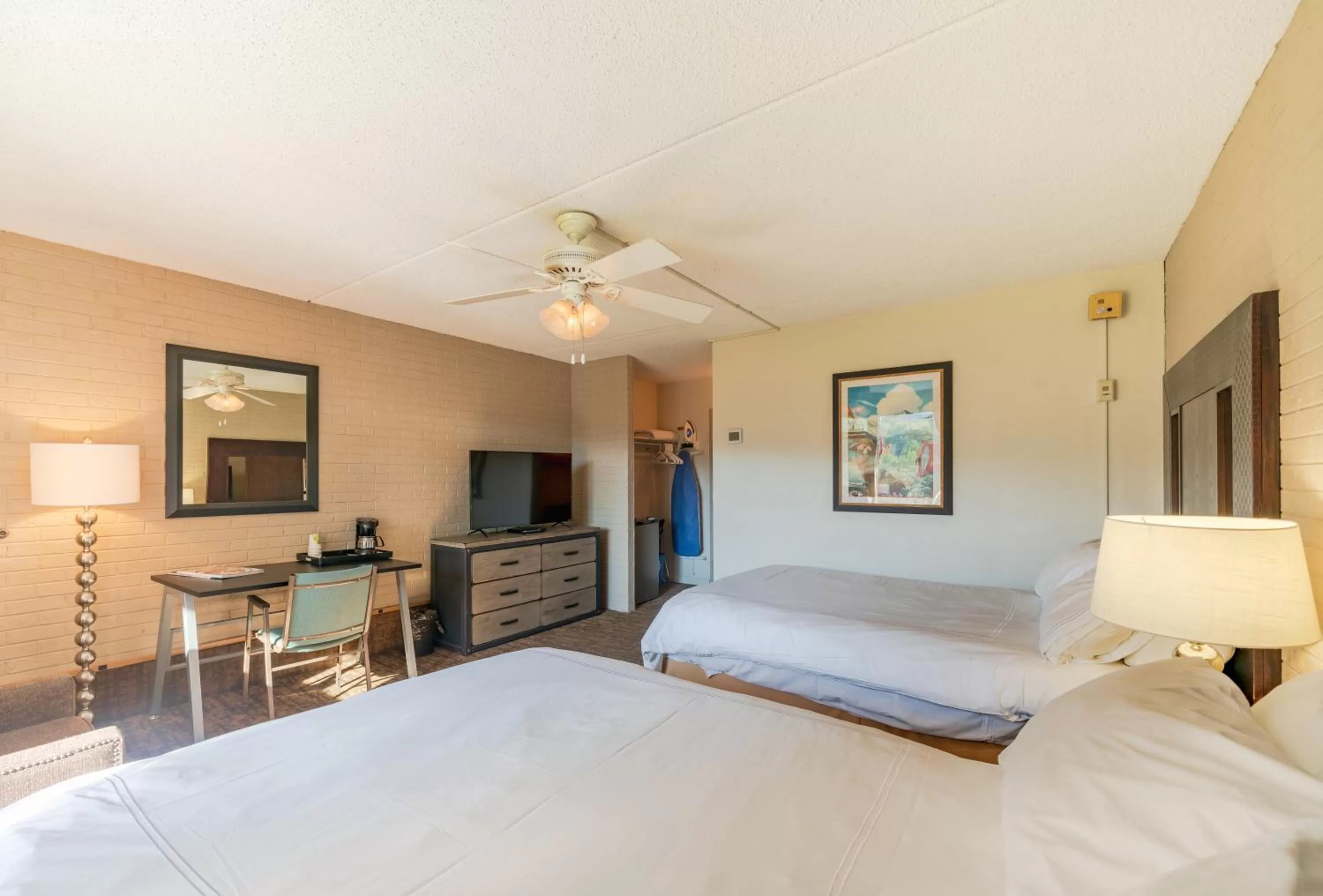 Photo of the whole room, Bed in Mountain Chalet Snowmass