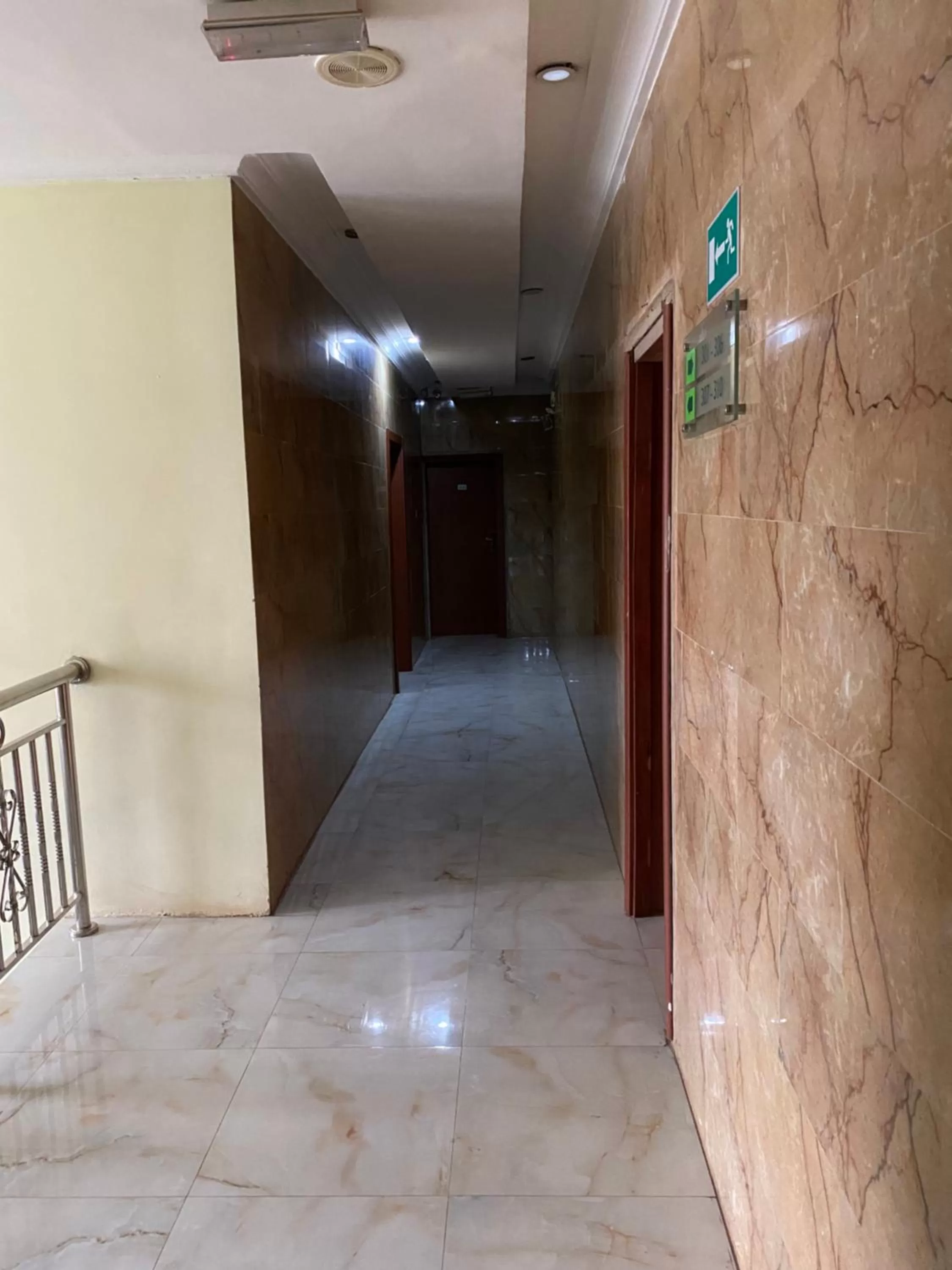 Nue-Crest Hotels & Suites