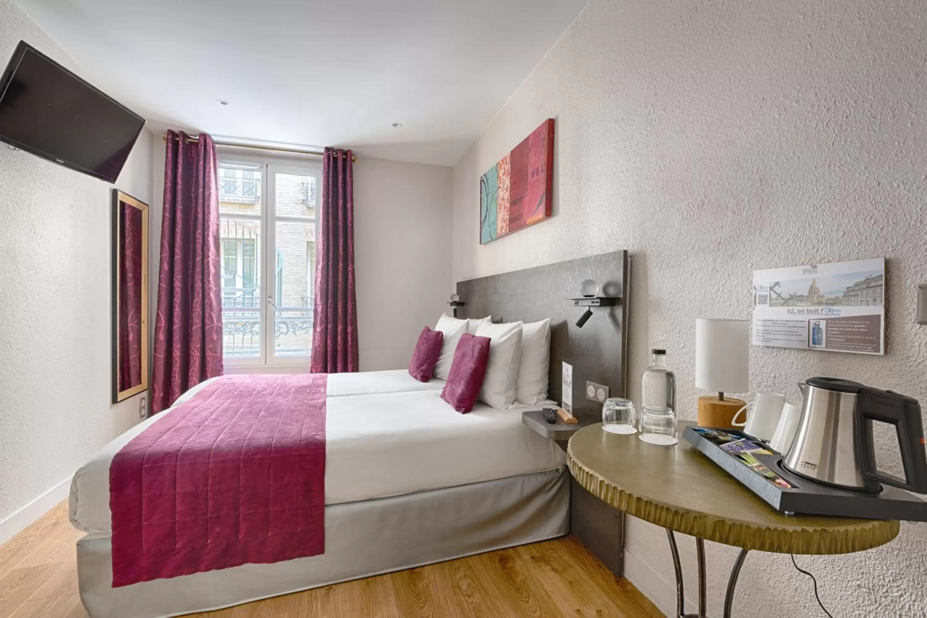 Twin Room in Hotel de France Invalides Twin Room in Hotel de France Invalides