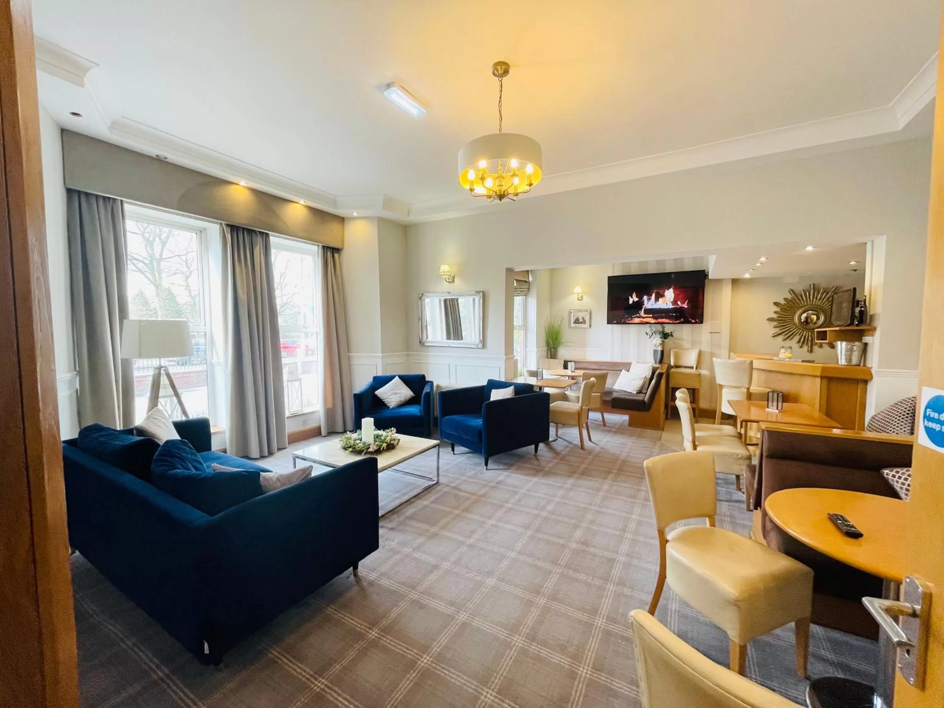 Communal lounge/ TV room, Seating Area in The Westlynne Hotel & Apartments