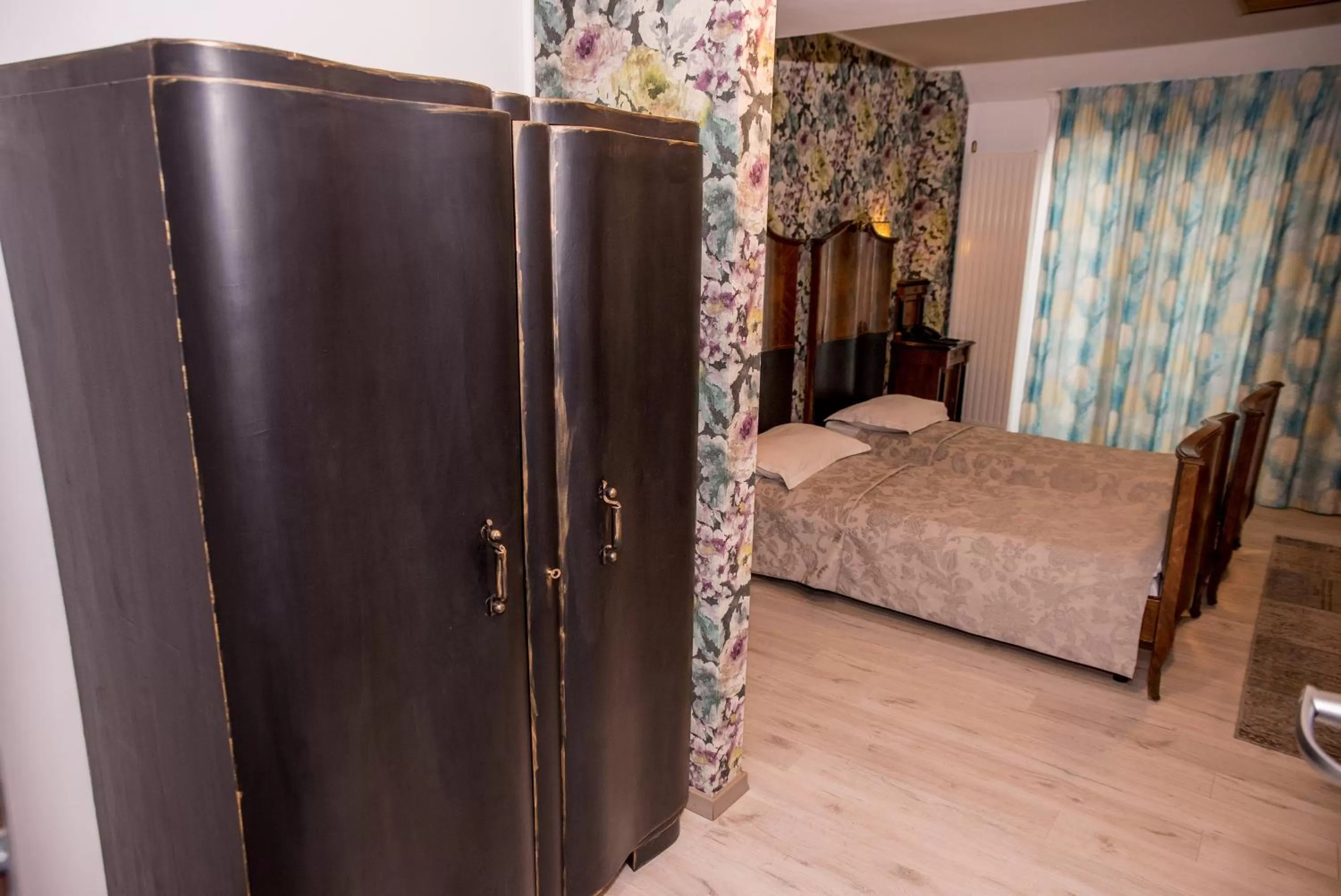 Photo of the whole room, Bed in Hotel Senator