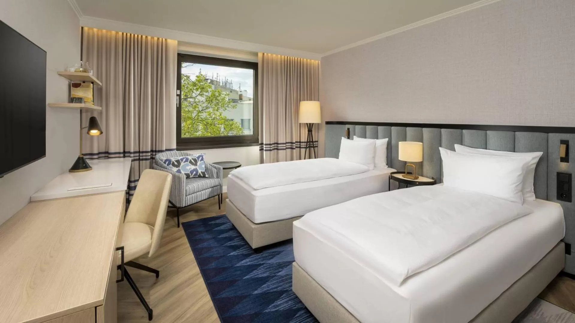 Bed in DoubleTree by Hilton Berlin Ku'damm