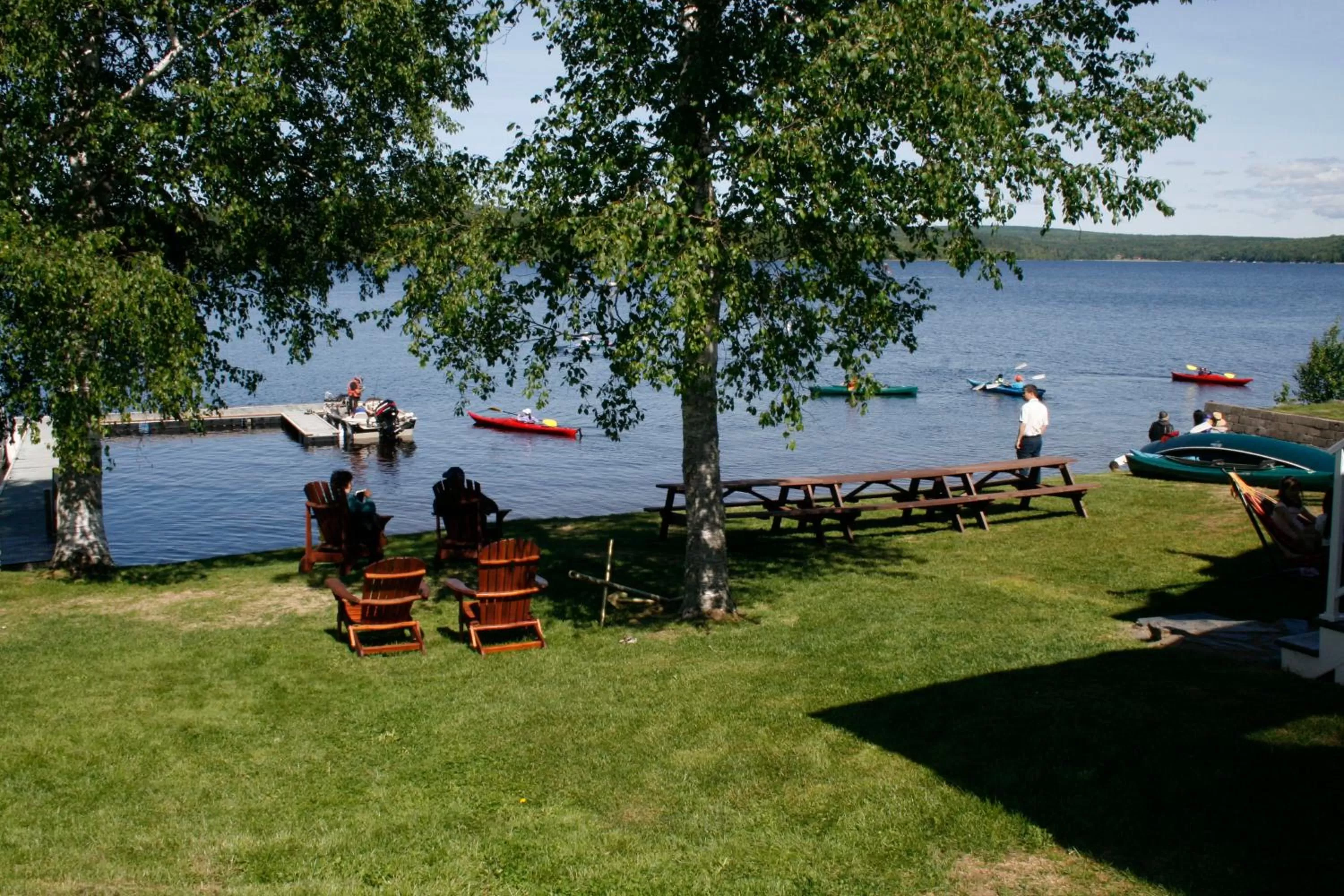 Patio, Garden in Auberge et Chalets sur le Lac
