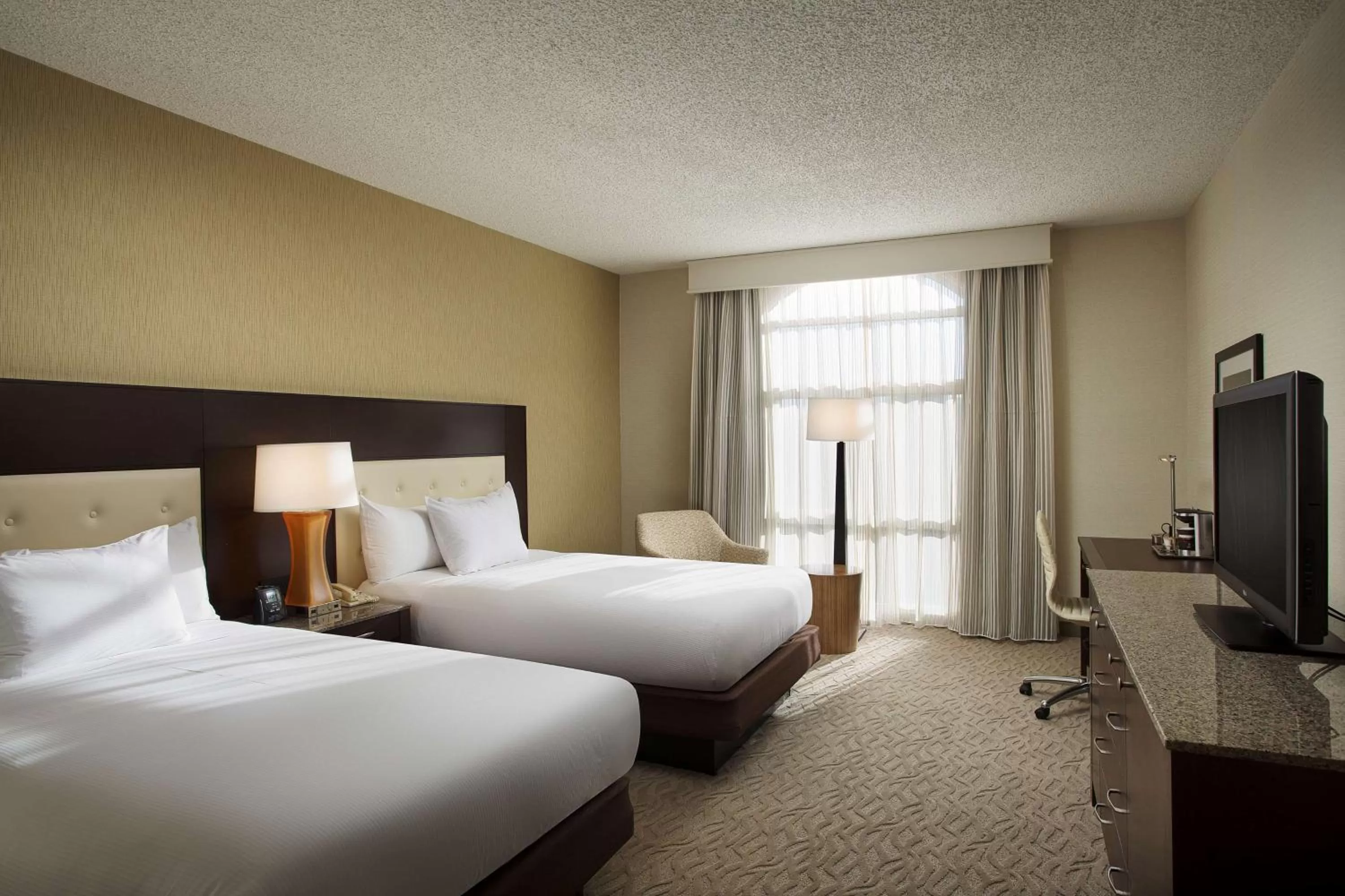 Bedroom in Hilton Oakland Airport