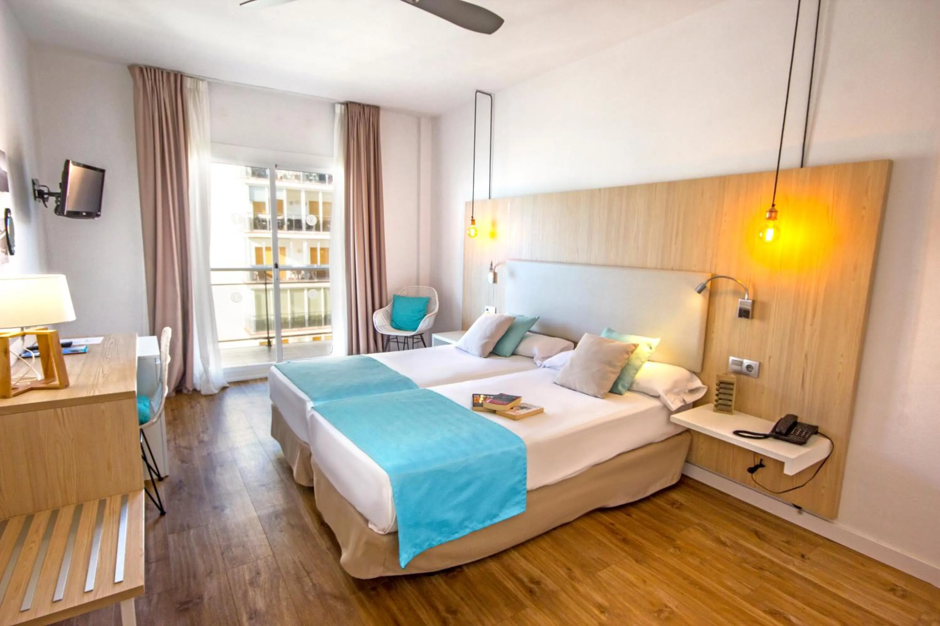 Bedroom, Bed in Hotel Monterrey Roses by Pierre & Vacances