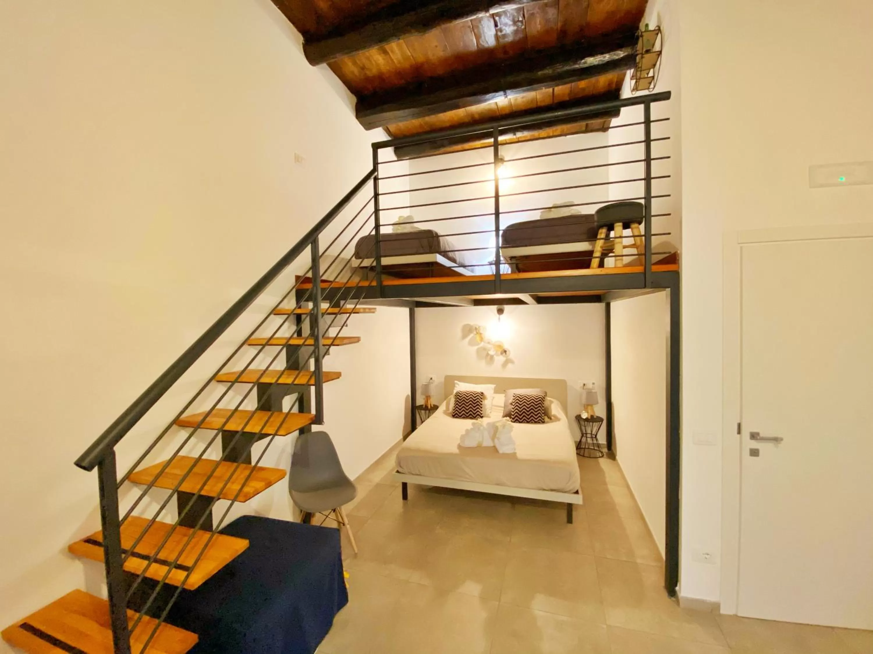 Photo of the whole room in B&B Salerno IN Centro