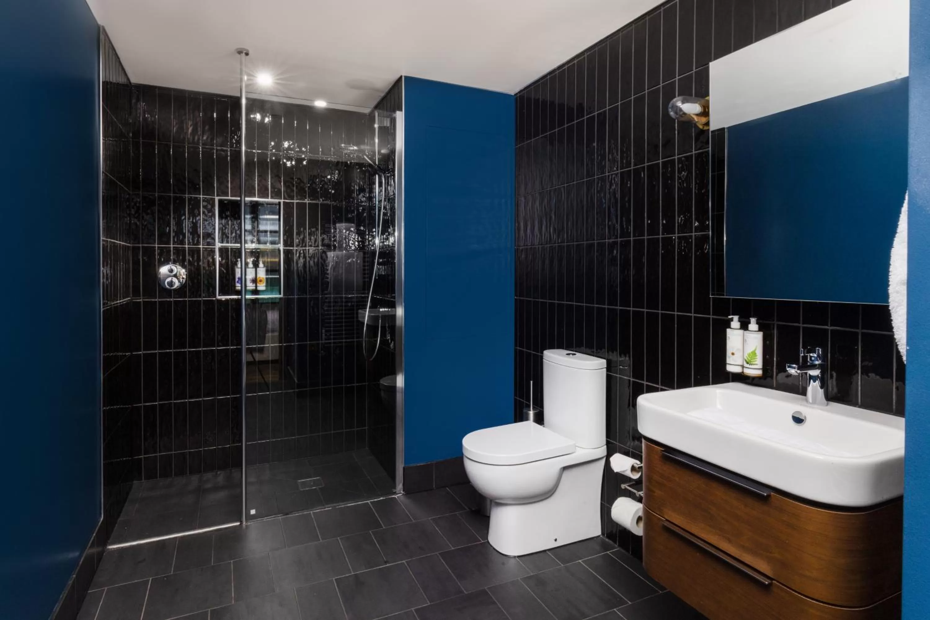 Shower in Native Manchester