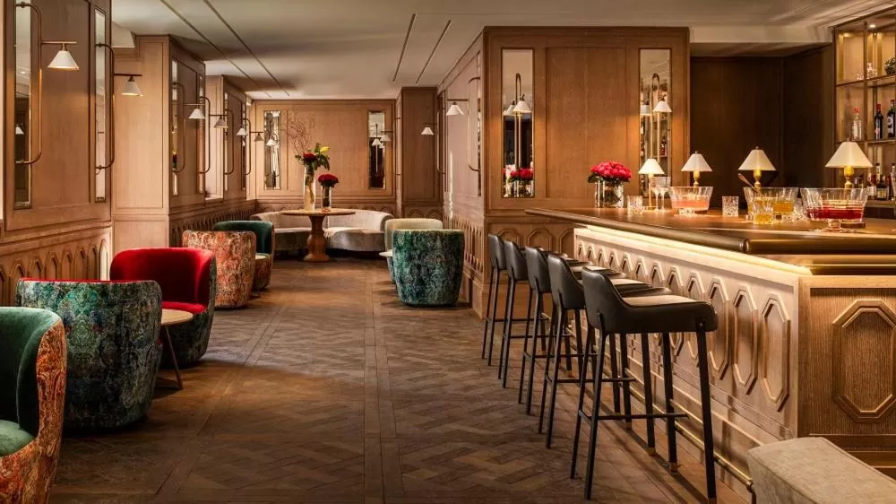 Lounge or bar in Le Grand Pavillon Chantilly