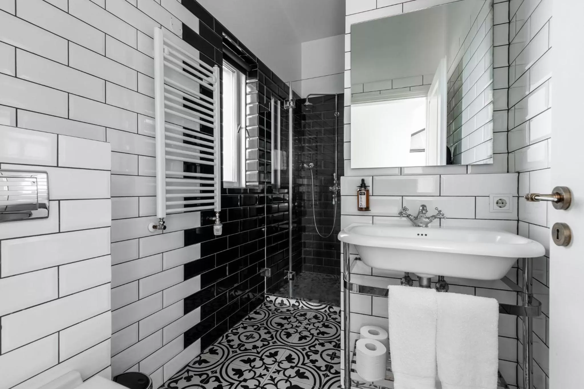 Shower in Vintage Apartment Hotel