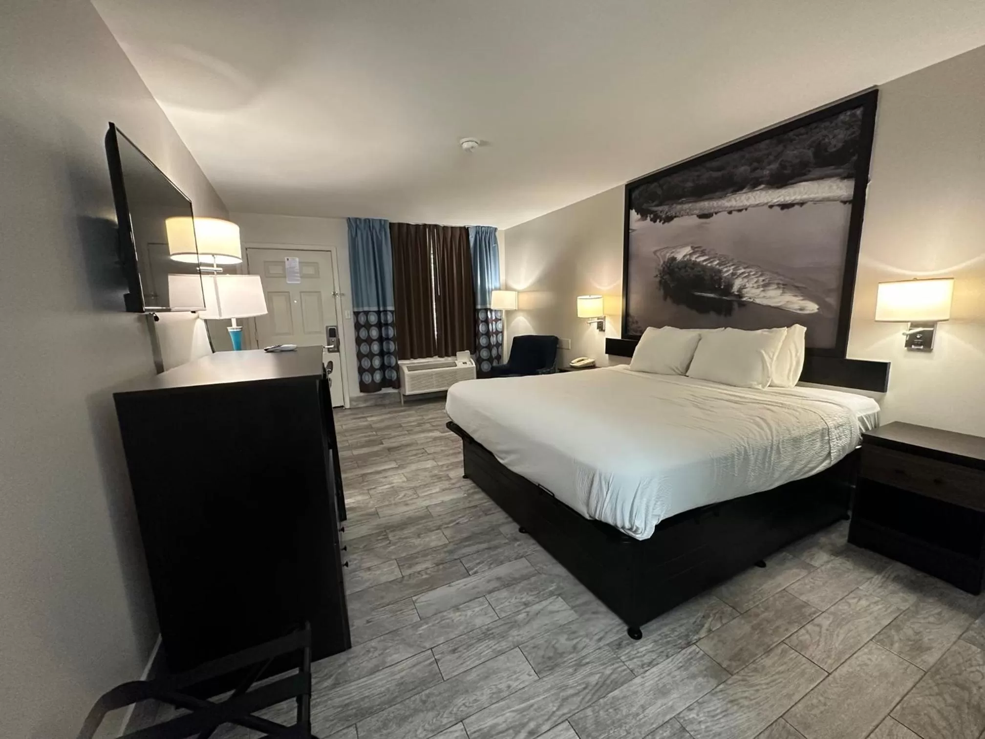 Photo of the whole room, Bed in Super 8 by Wyndham Ocean Springs Biloxi