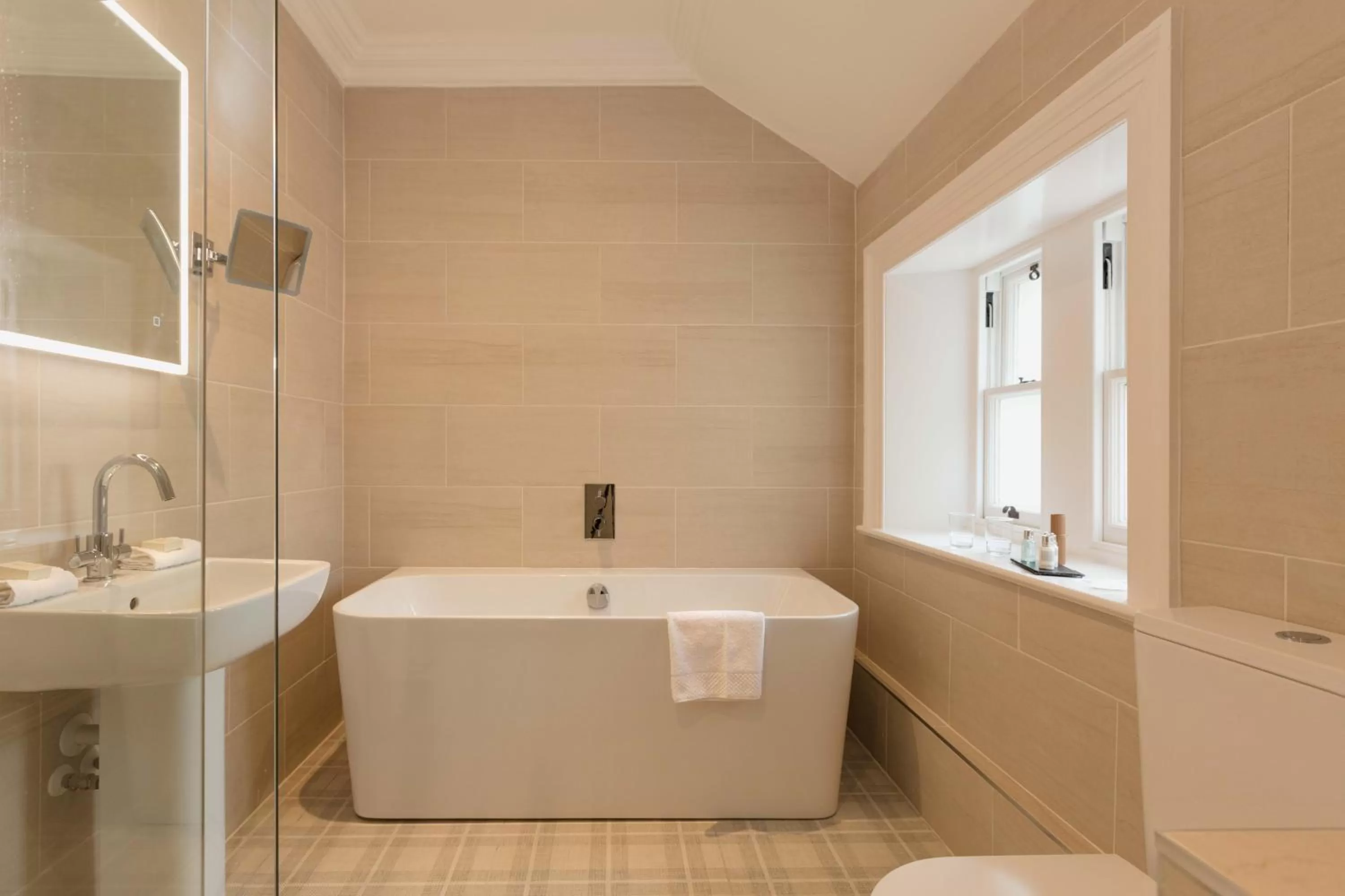 Bathroom in Farlam Hall Hotel & Restaurant