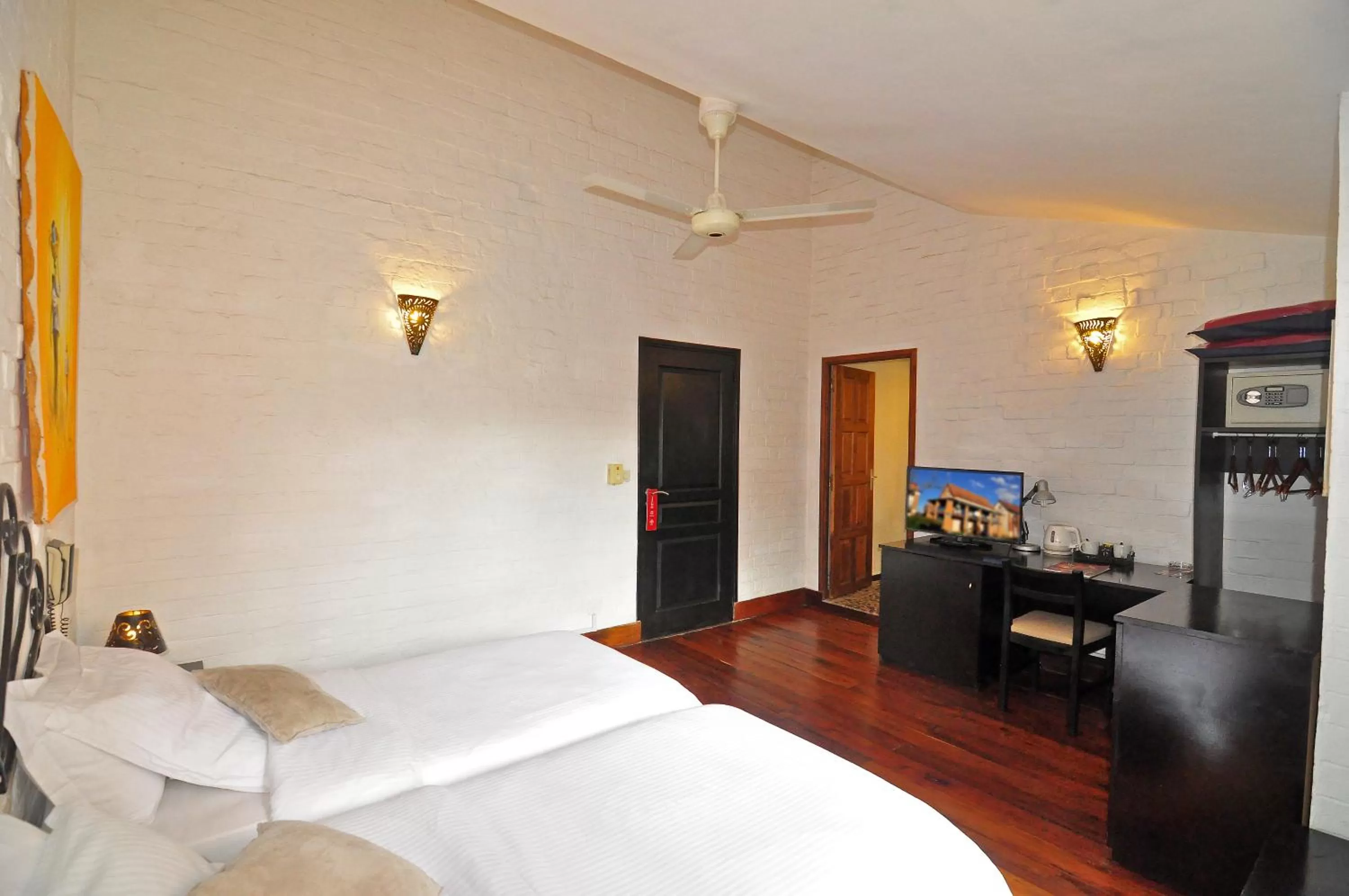 Photo of the whole room, Bed in Rova Hotel