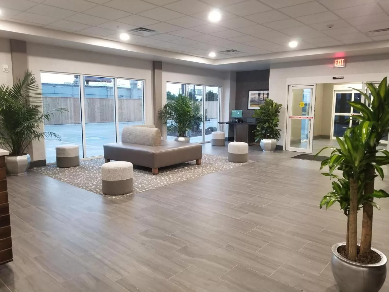 Lobby or reception in Radisson Hotel Oklahoma City Airport