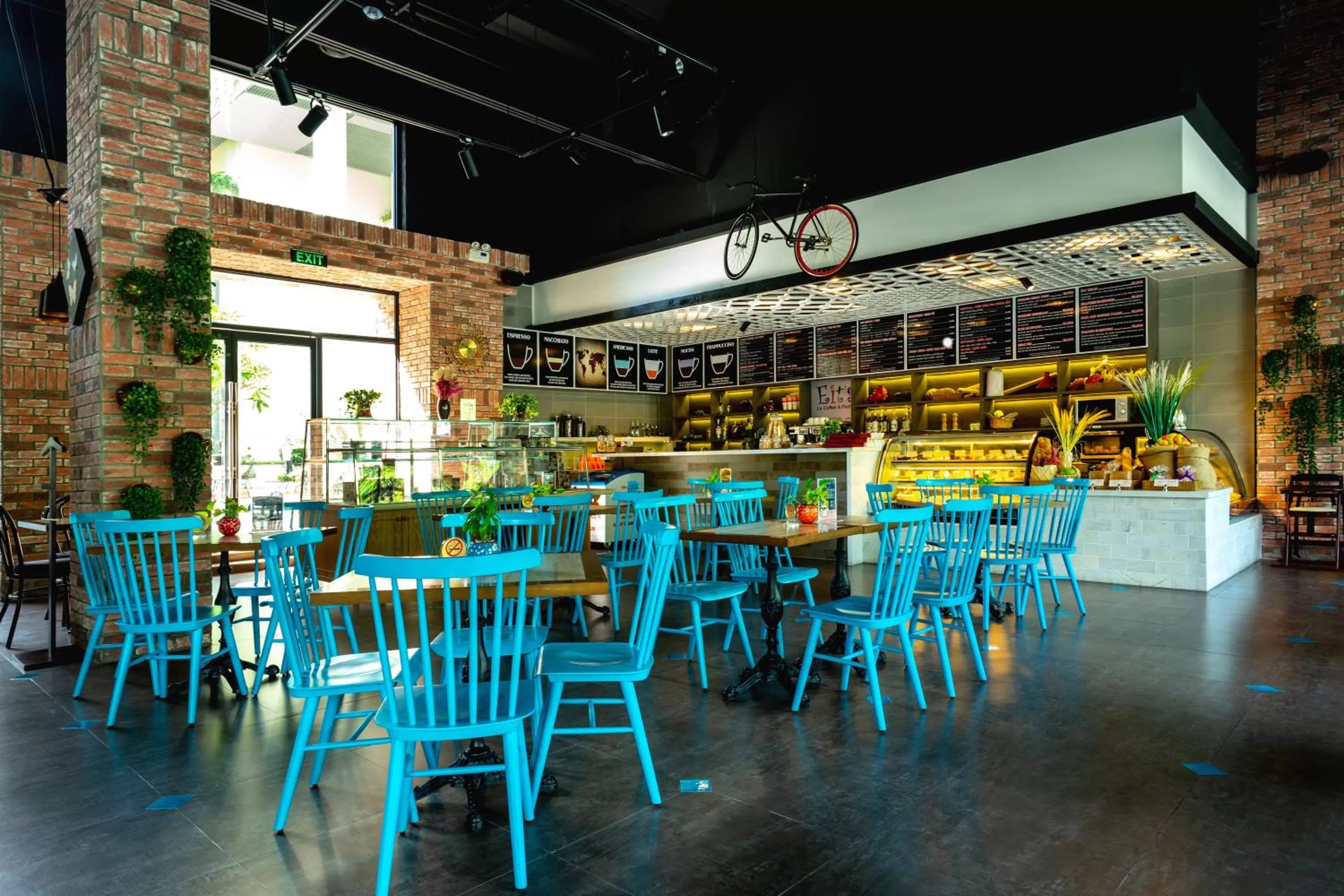 Restaurant/places to eat in Becamex Hotel New City