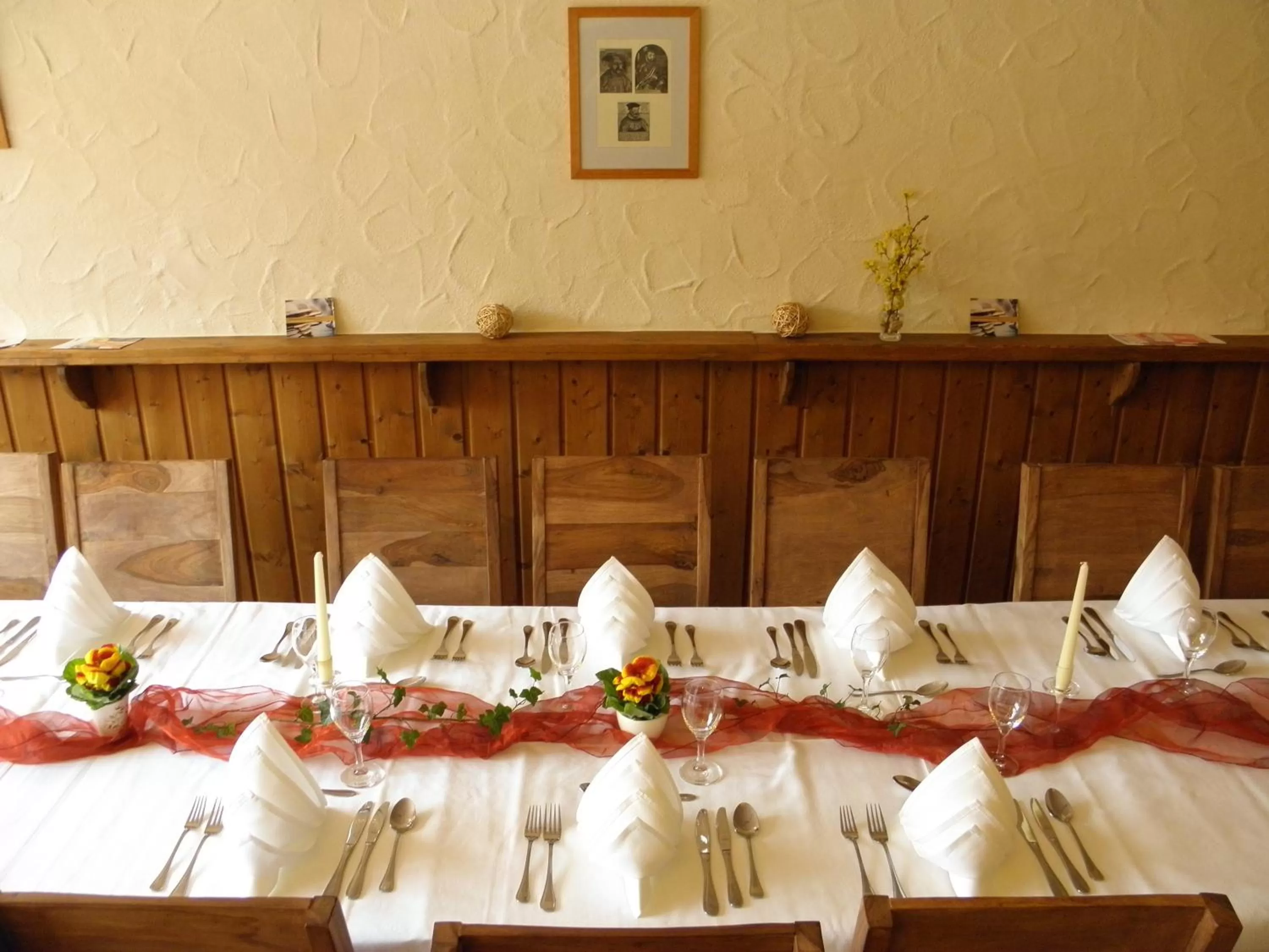 Restaurant/places to eat in Alb Hotel Schalksburg