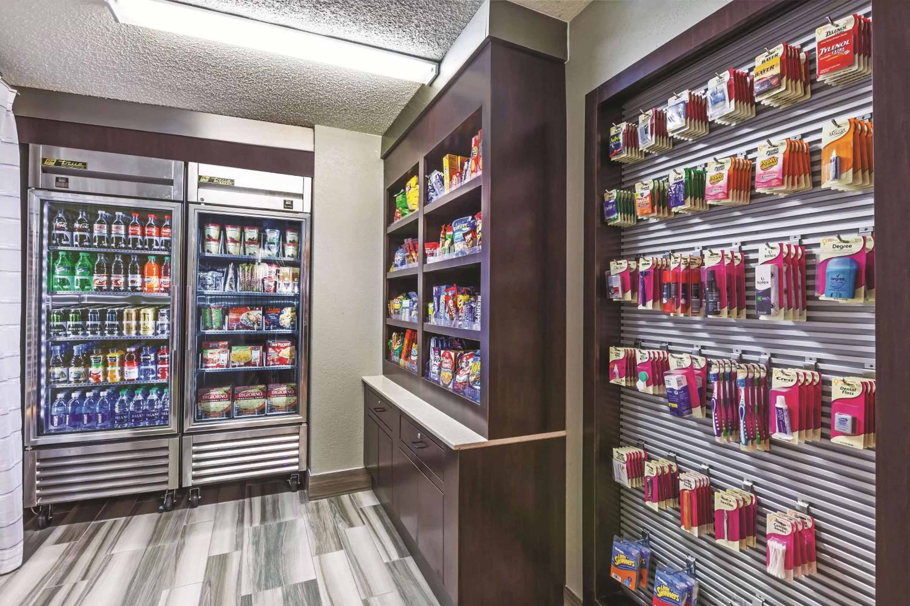 On-site shops in La Quinta Inn by Wyndham Midland