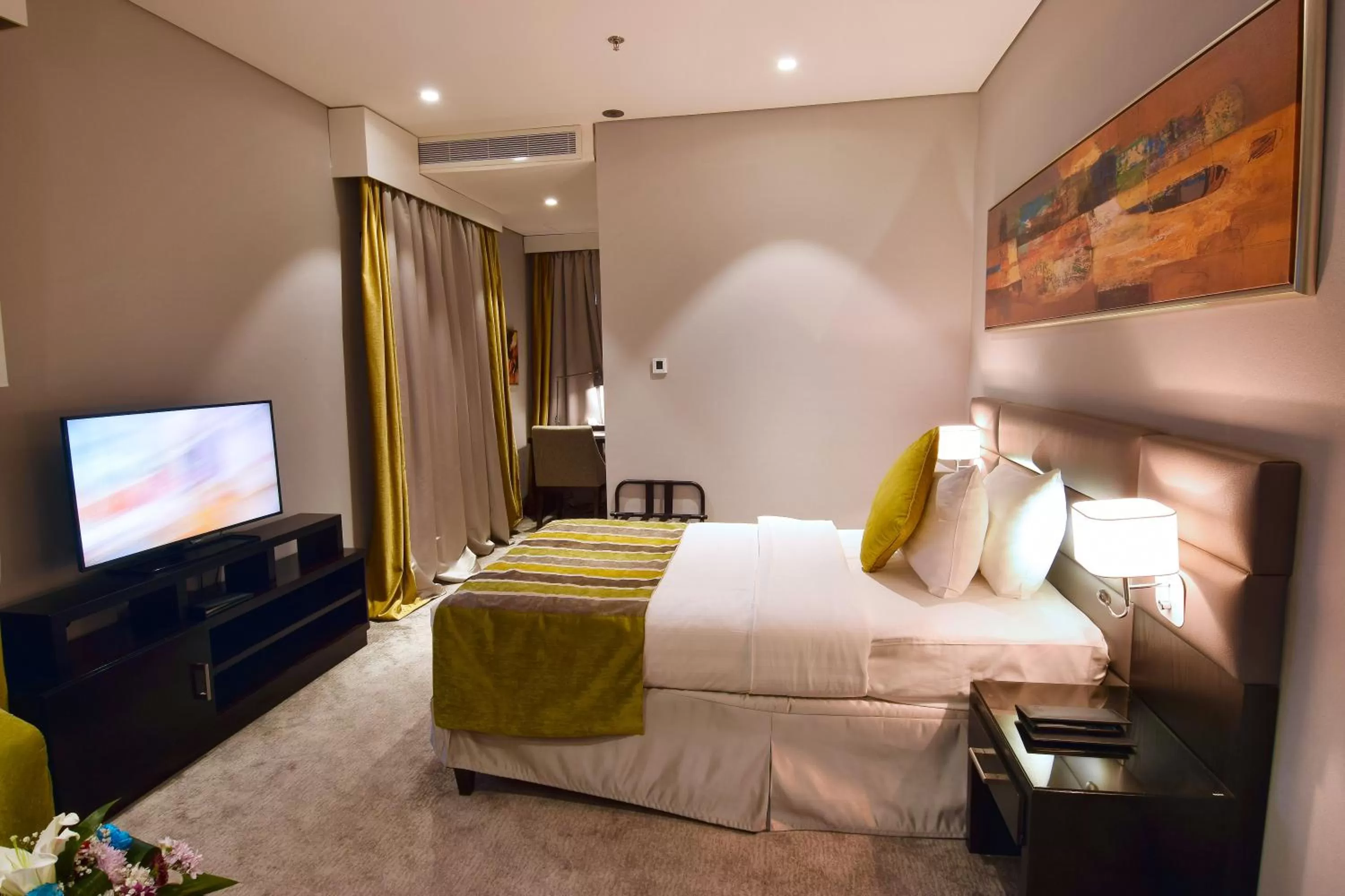 Photo of the whole room, Bed in Best Western Plus Fursan