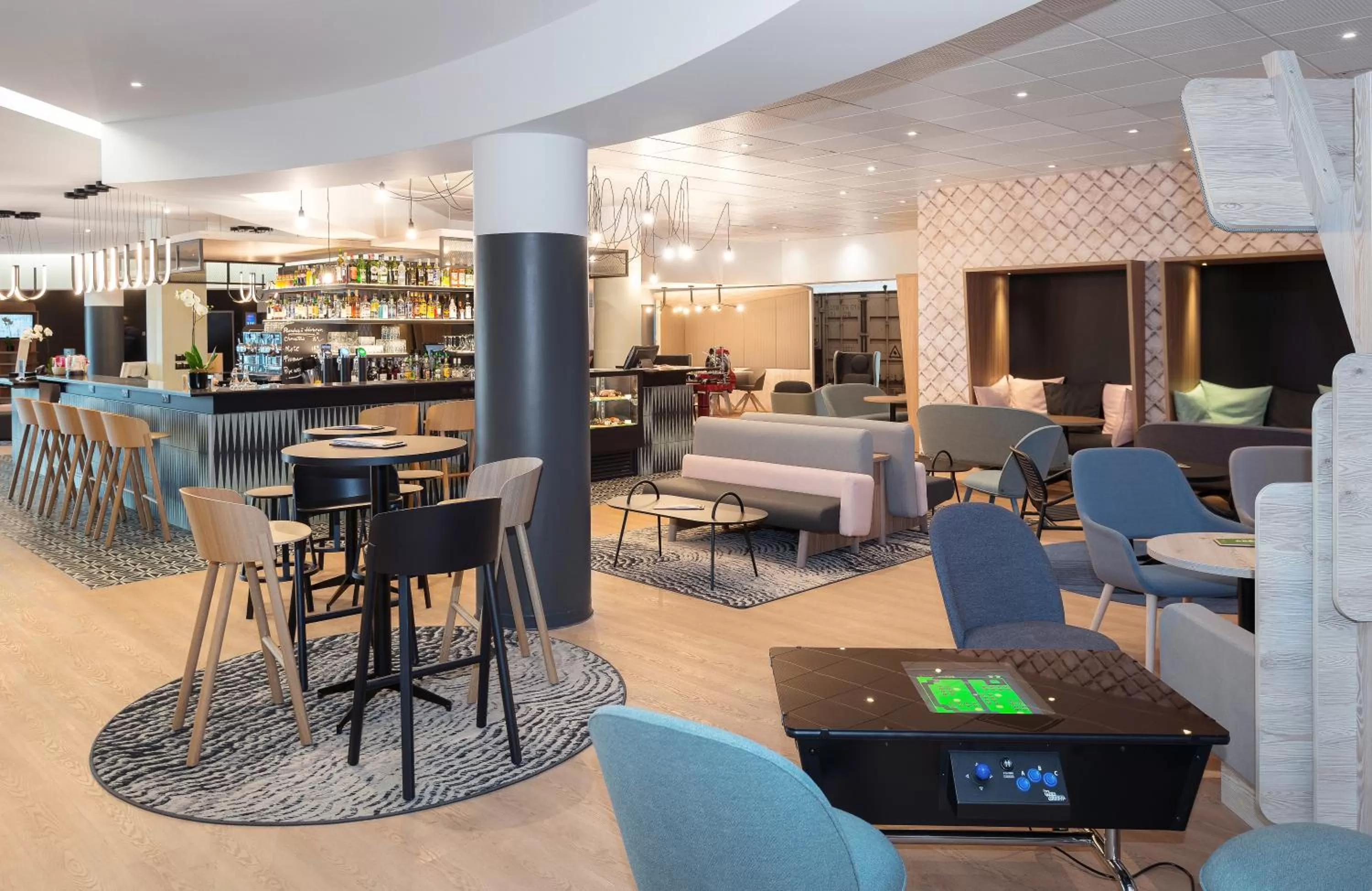 Lounge or bar in Novotel Marne-la-Vallée Noisy-le-Grand