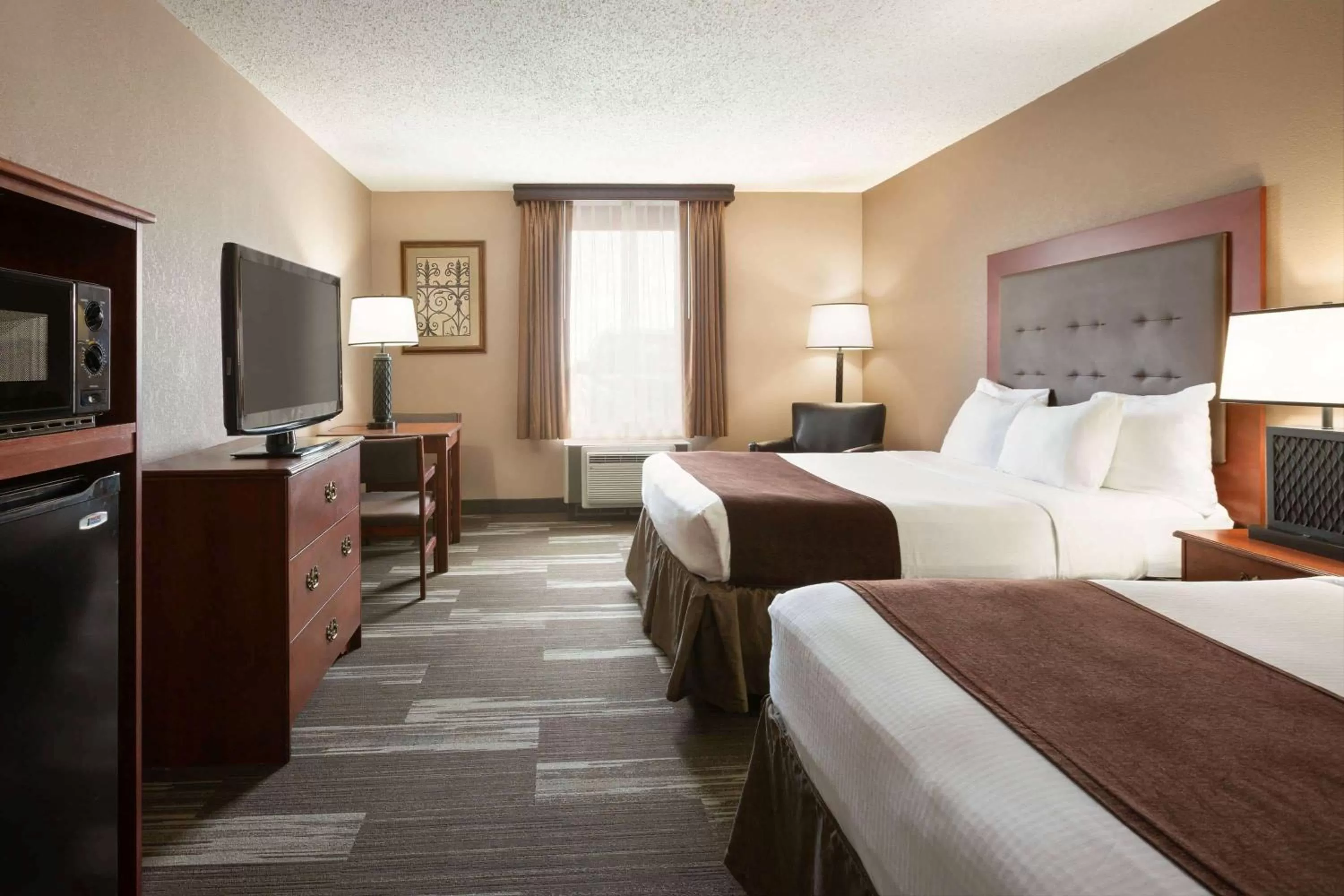 Photo of the whole room, Bed in Baymont by Wyndham Mandan Bismarck Area