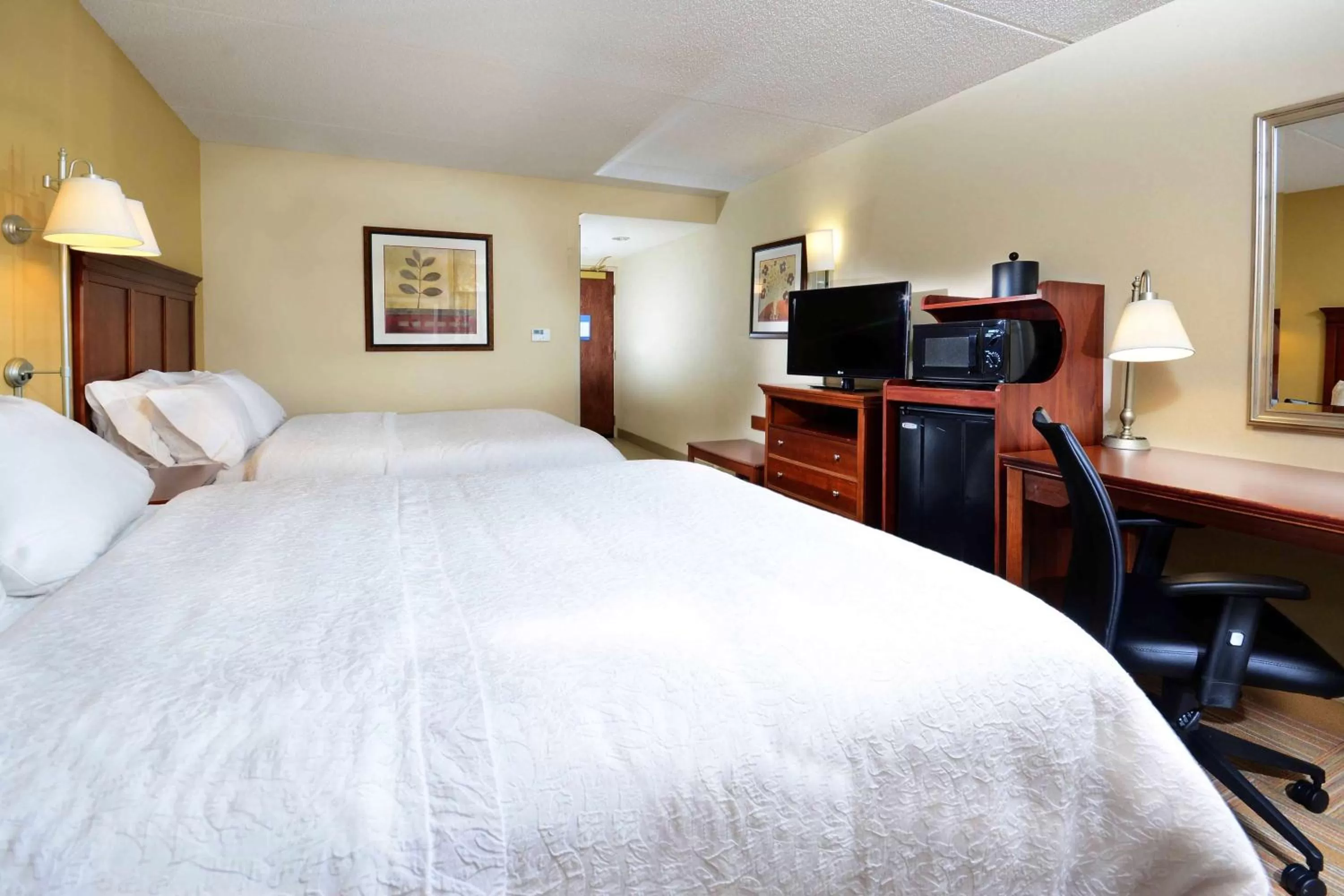 Bedroom, Bed in Hampton Inn Raleigh Capital Blvd North