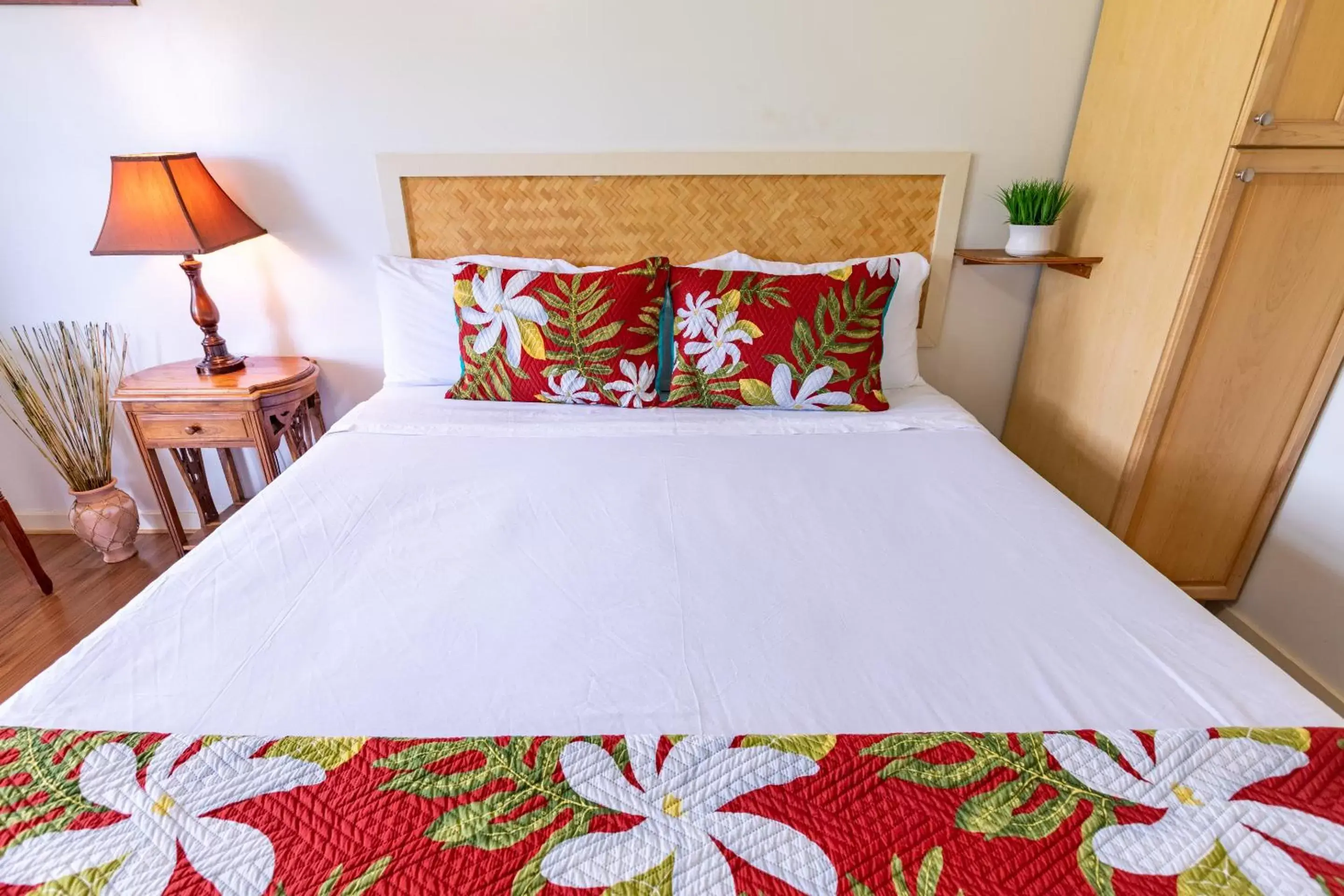 Standard King Room in Kauai Palms Hotel Standard King Room in Kauai Palms Hotel