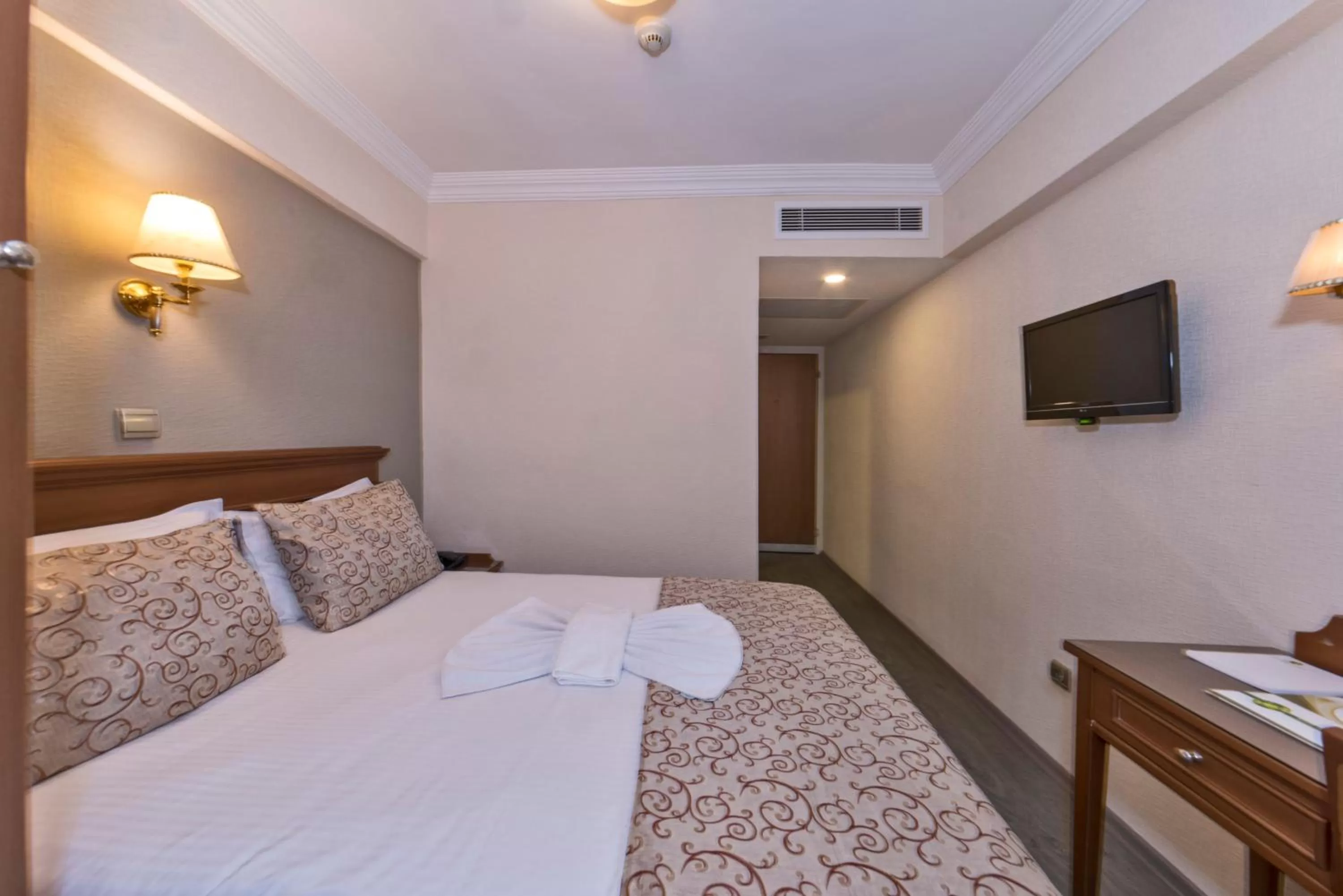 Bed in Laleli Gonen Hotel