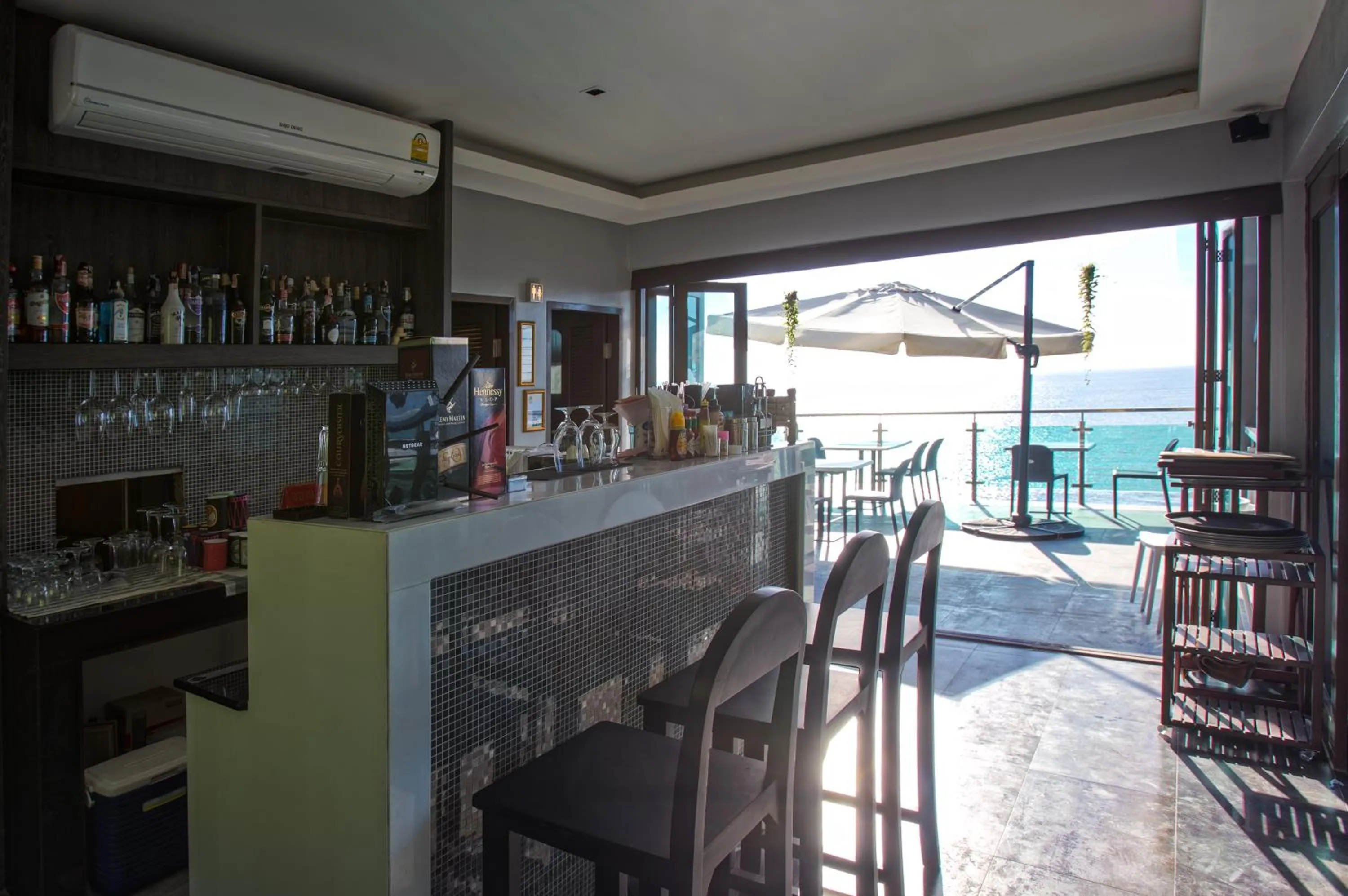 Lounge or bar in Cliff Lanta Suite-Koh Lanta Krabi