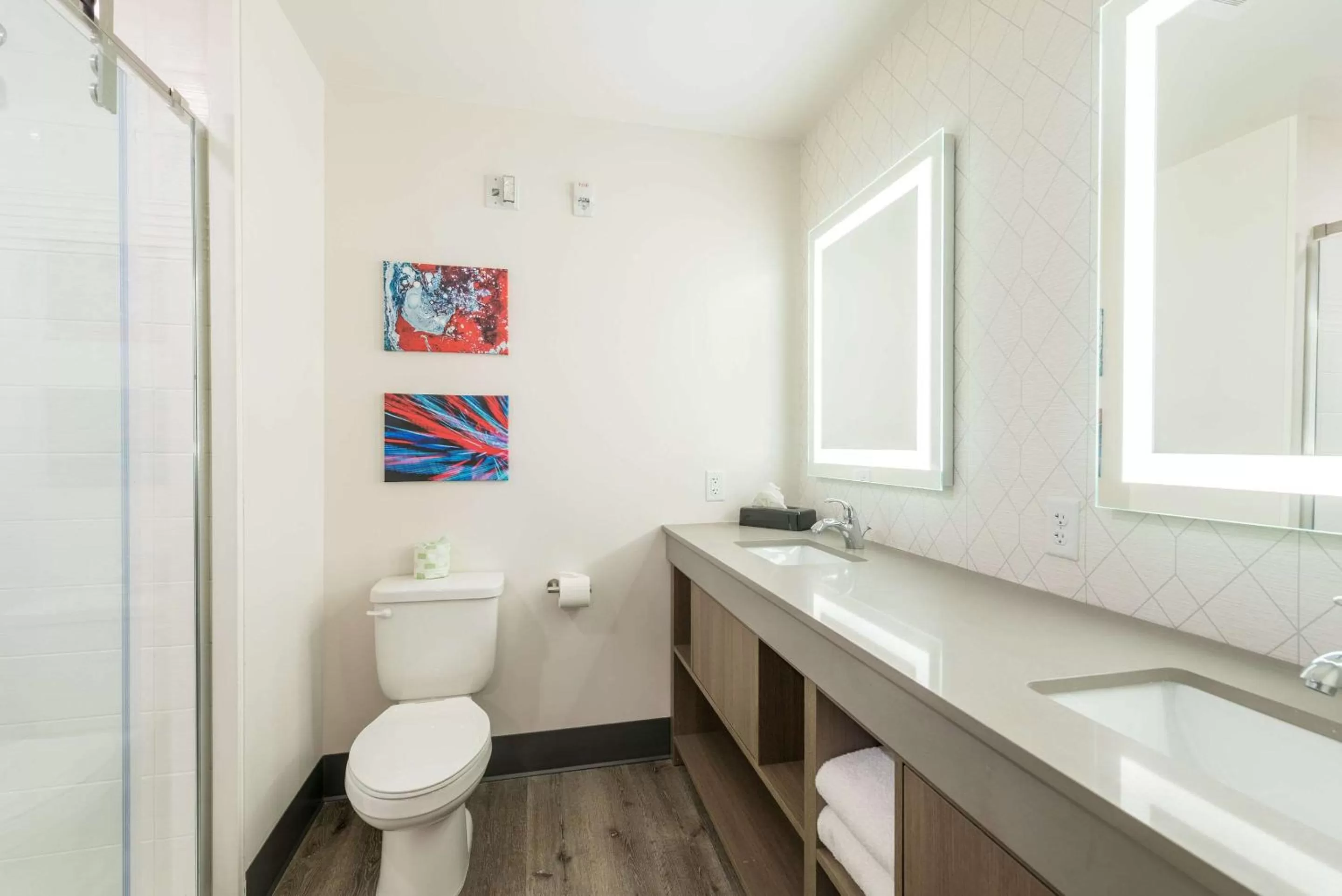 Bedroom in Comfort Suites Colorado Springs East - Medical Center Area