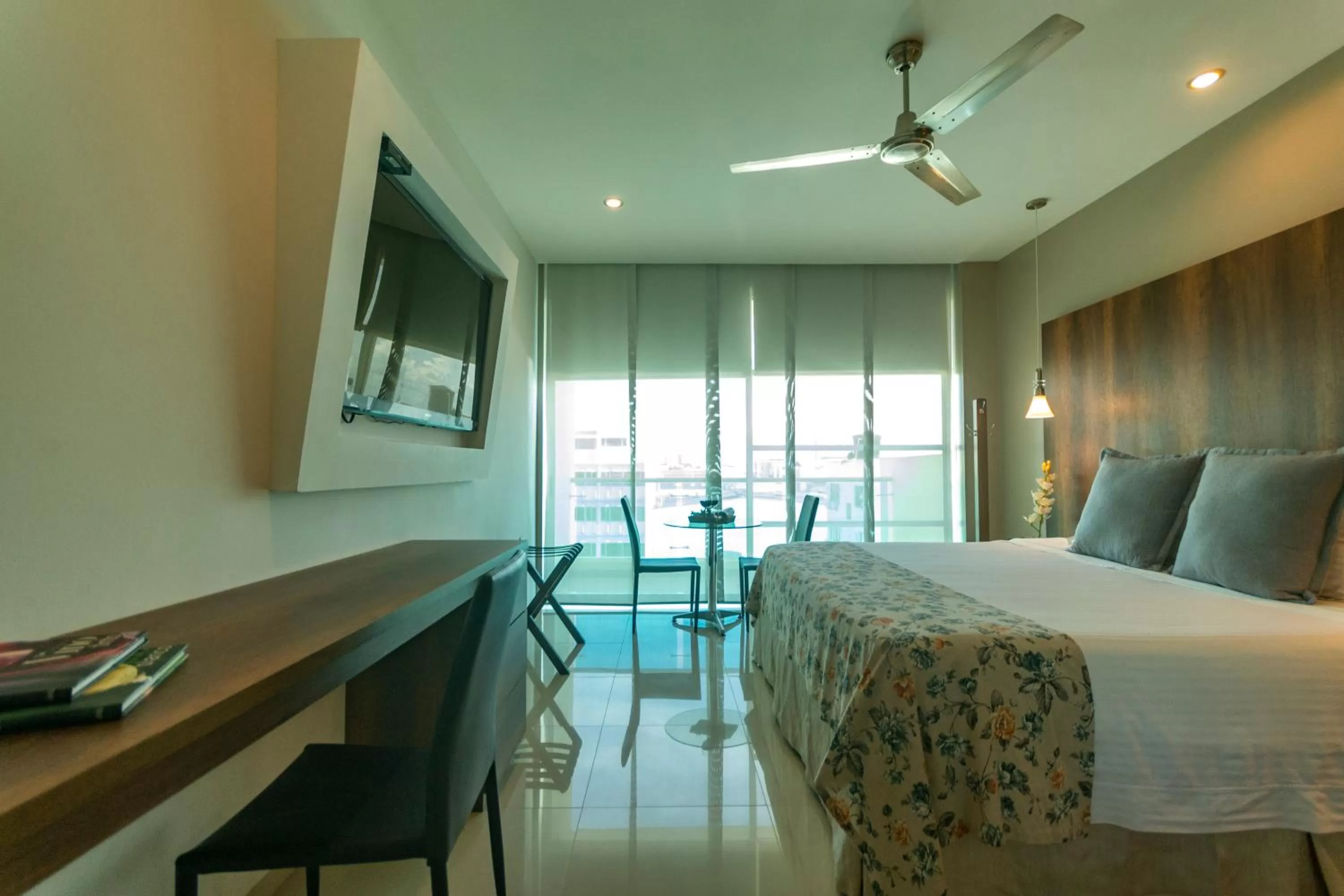 Photo of the whole room, Bed in Hotel Santorini Loft