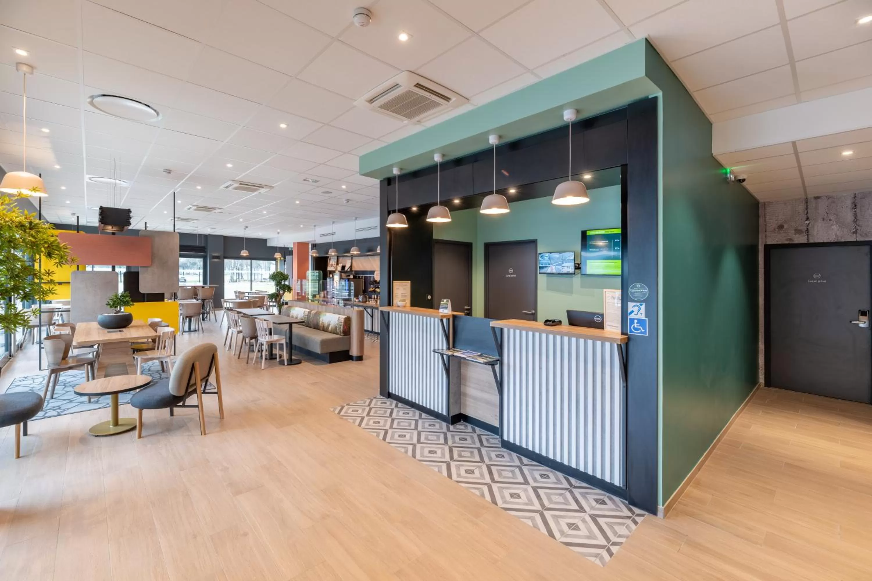 Lobby or reception in B&B HOTEL Bourg-en-Bresse Viriat