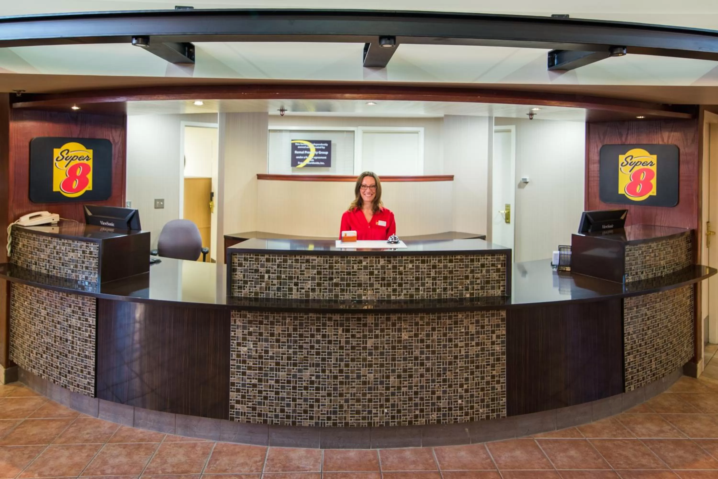 Staff in Super 8 by Wyndham Sherwood Park/Edmonton Area