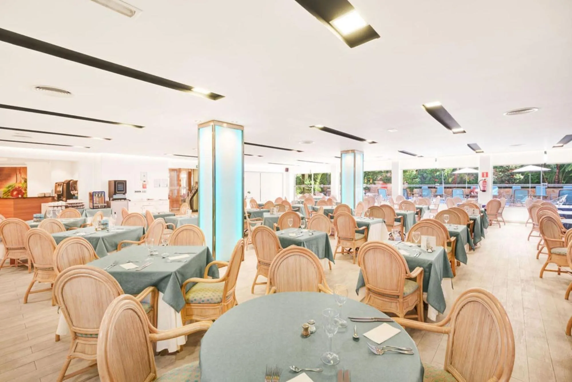 Restaurant/places to eat in Hotel Agua Beach "Adults only"