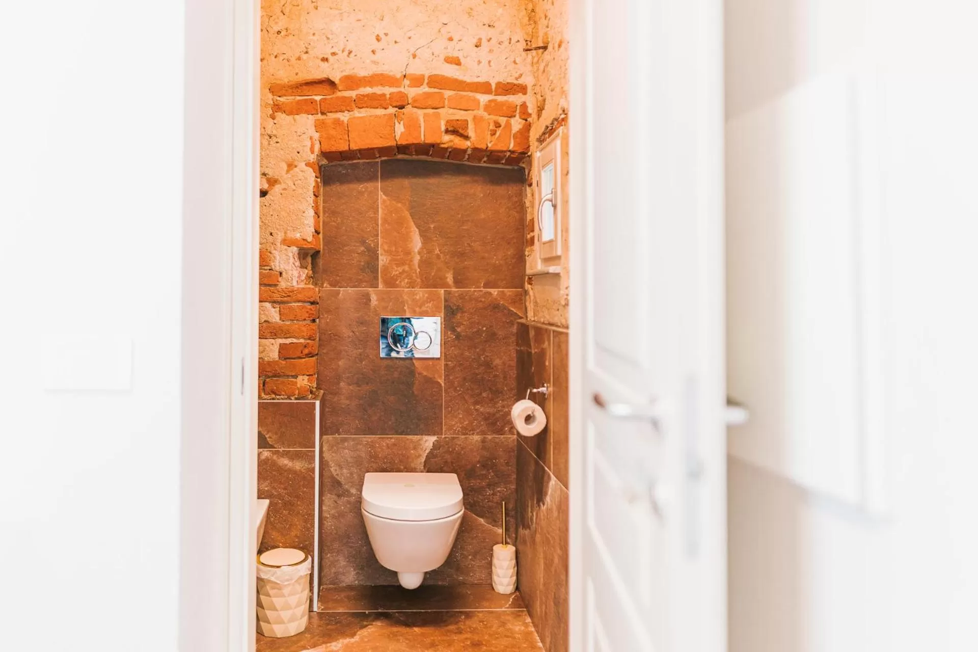 Toilet in La Tenuta di Santo Stefano Agri Resort & Spa