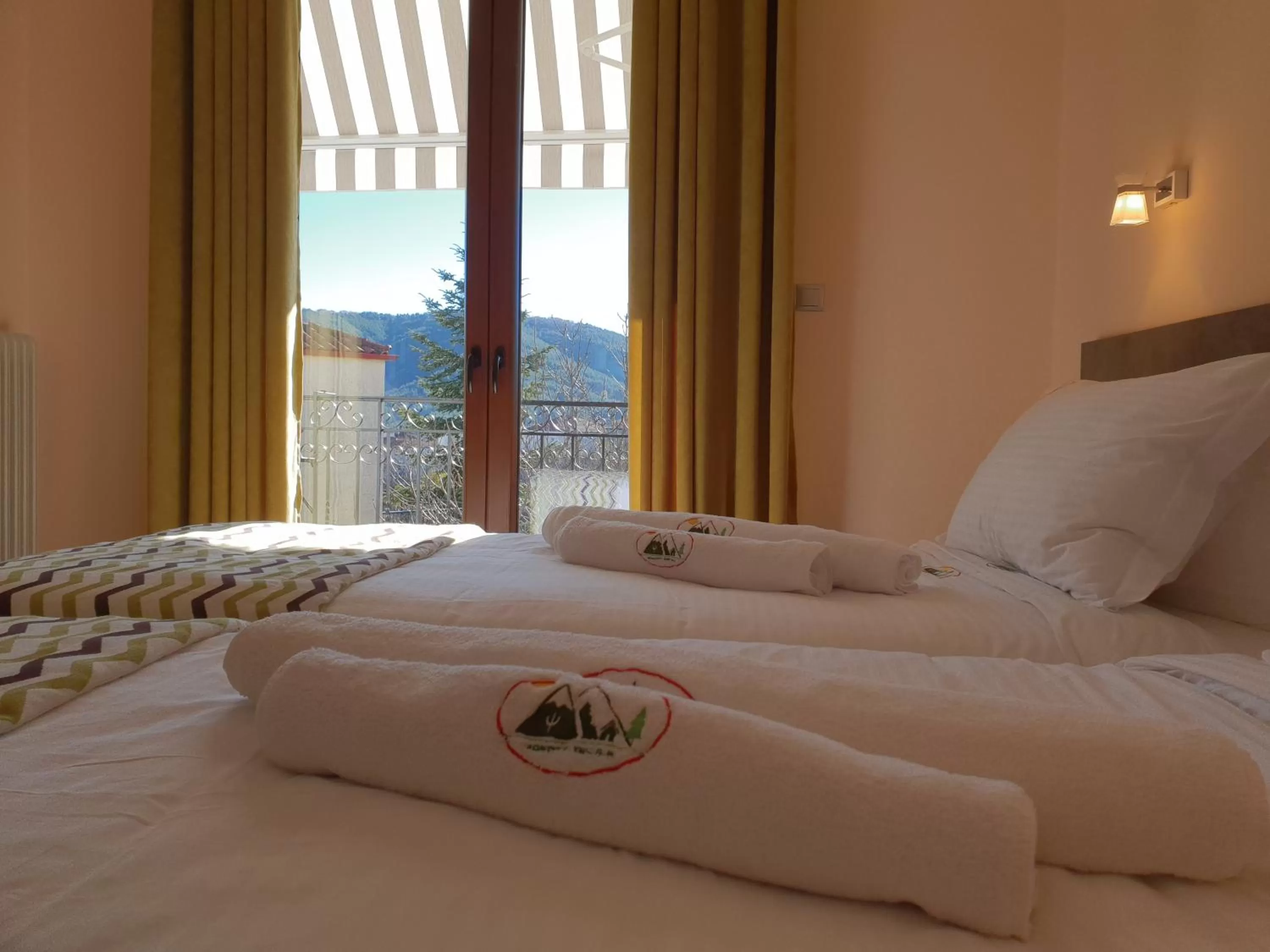 Photo of the whole room, Bed in Mondeus Inn Luxury