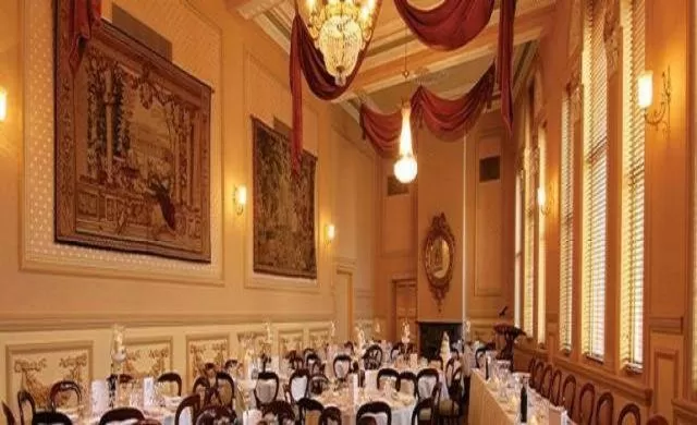 Restaurant/places to eat in Craig's Royal Hotel