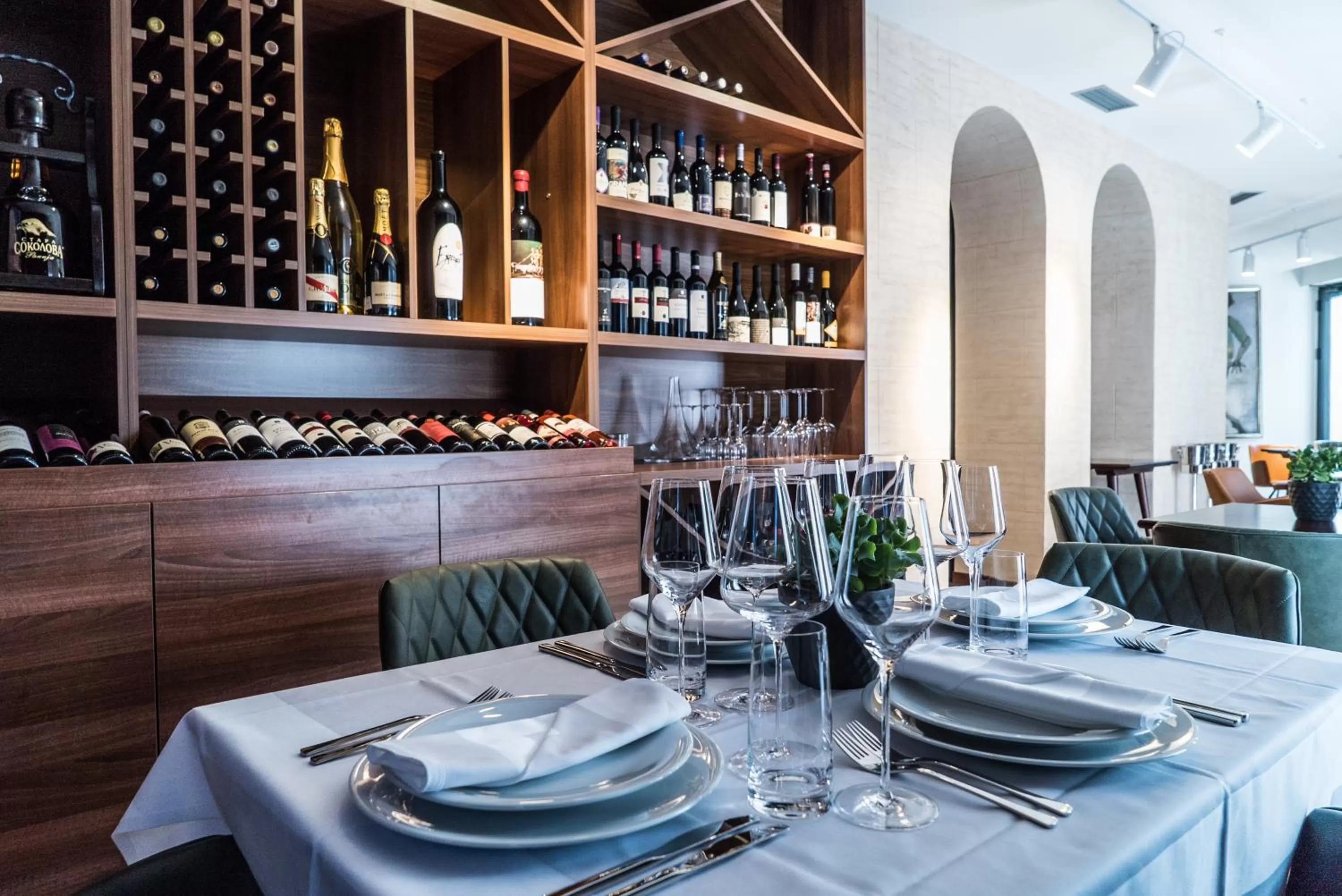 Restaurant/places to eat in Best Western Premier Natalija Residence