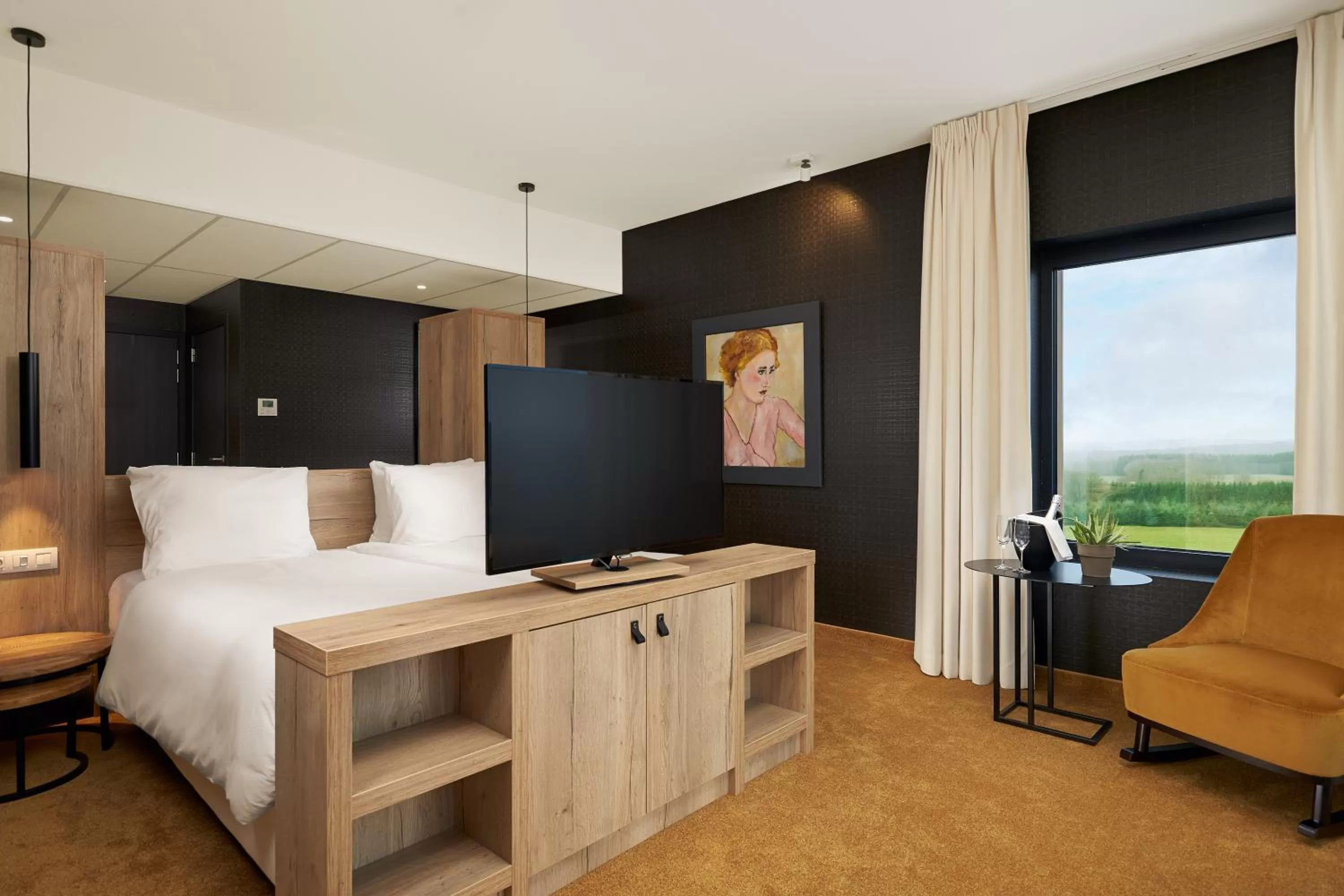TV and multimedia, Bed in Van Der Valk Luxembourg Arlon