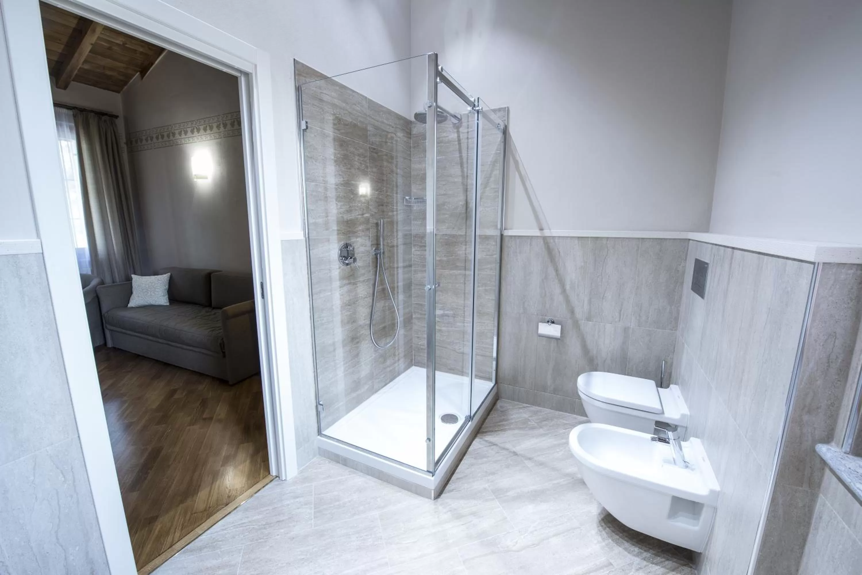 Shower in Hotel Sesmones