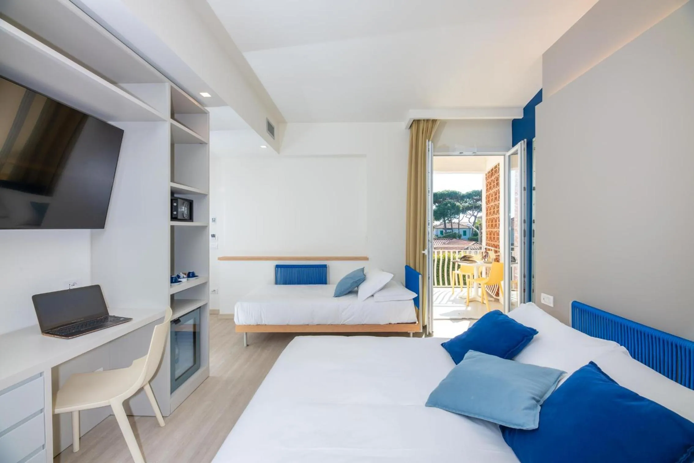 Photo of the whole room, Bed in L'Alba Hotel