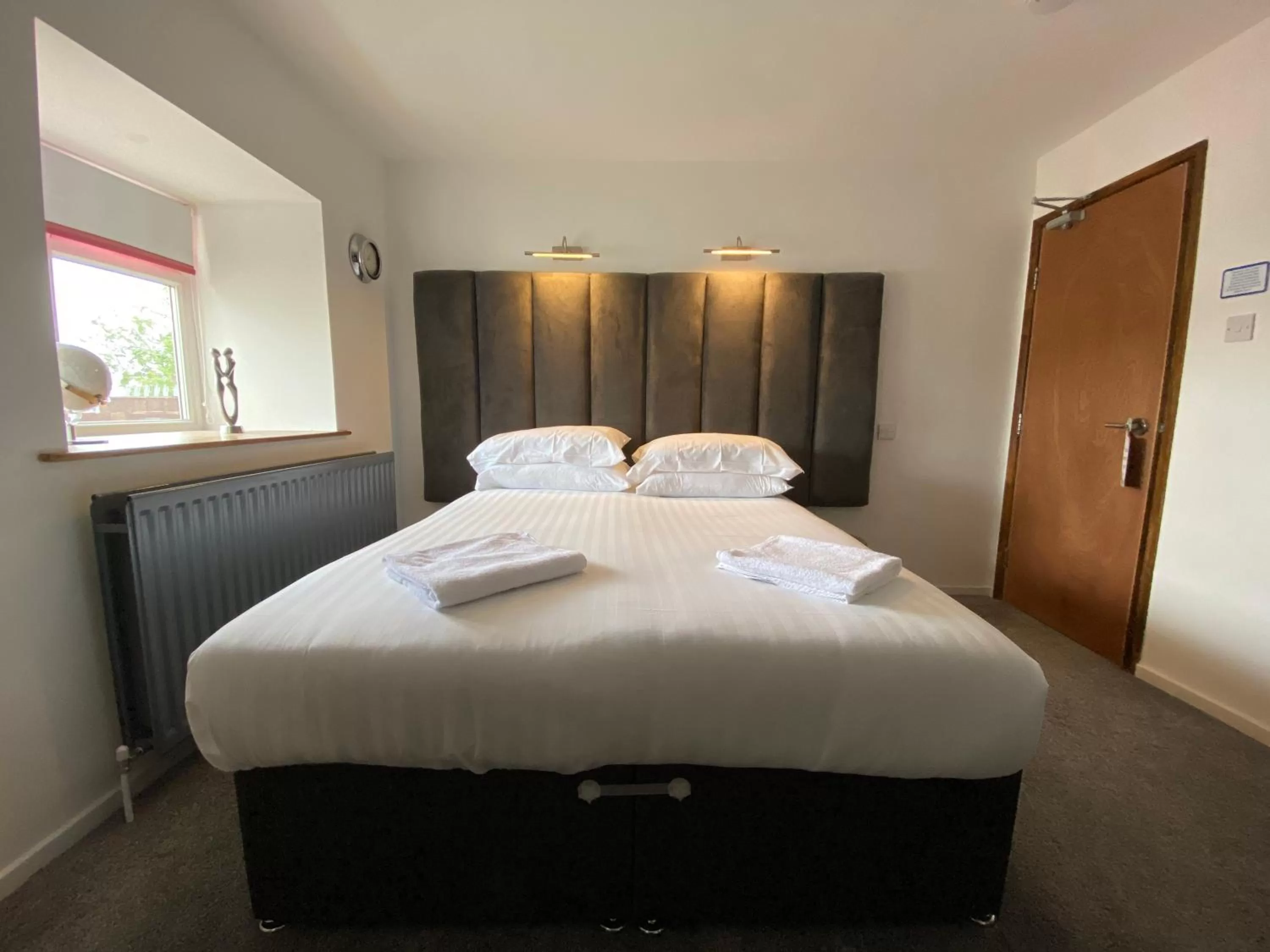 Bed in The Crossroads Inn