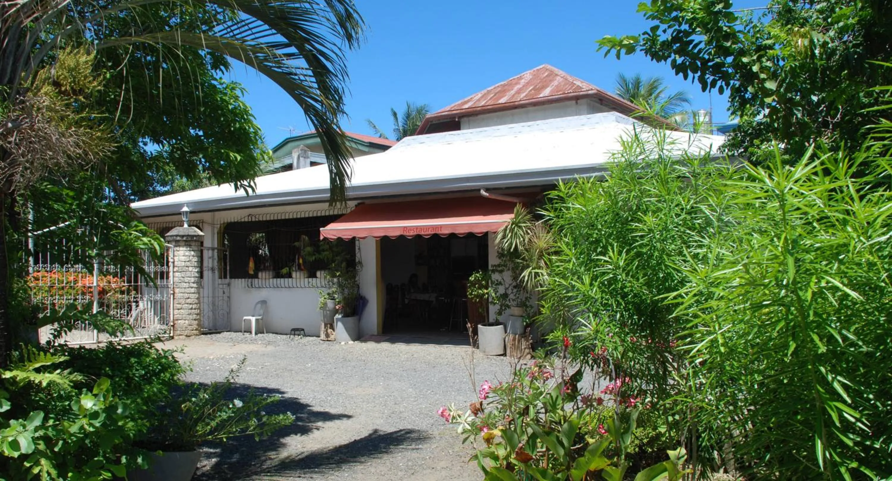 Property building in Lapu-Lapu Cottages & Restaurant