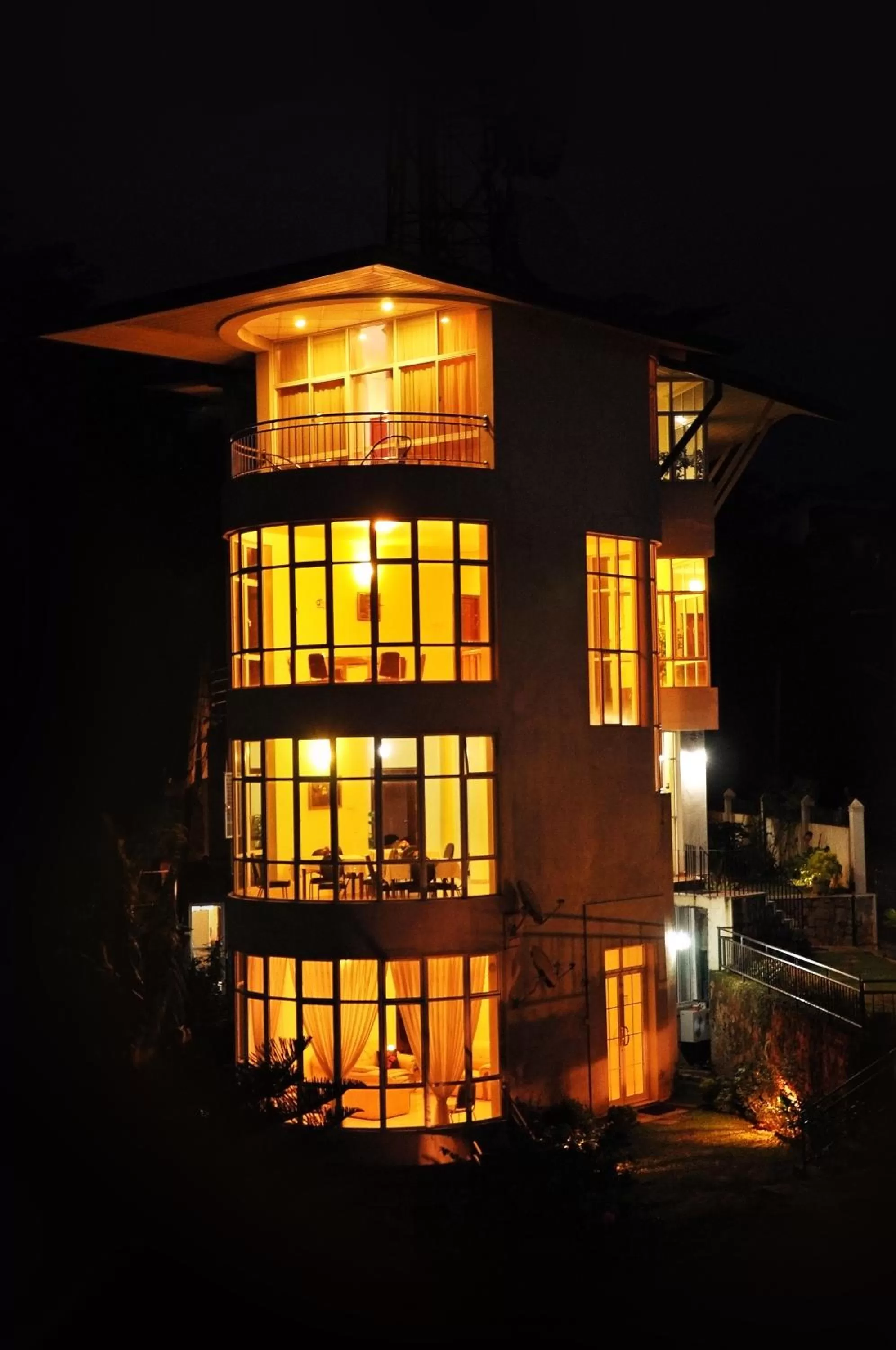 Property building in Kandyan View Holiday Bungalow free pickup from kandy